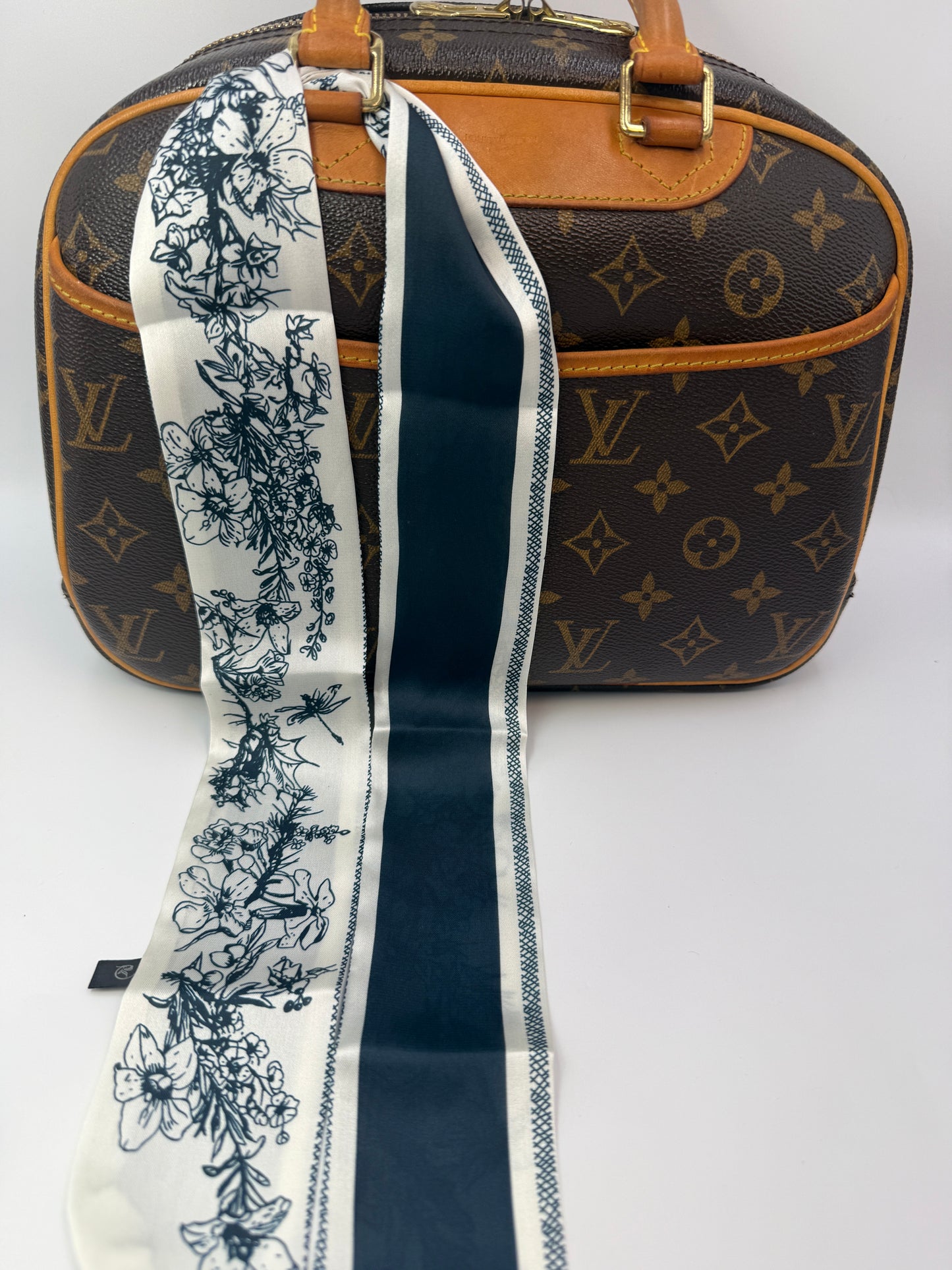 Unbranded Ivory Blue Floral Twilly Set of 2 NEW