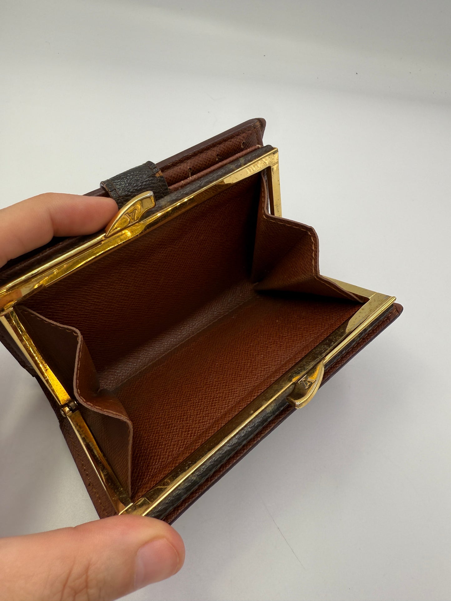 Louis Vuitton Monogram Kisslock Wallet CA0073