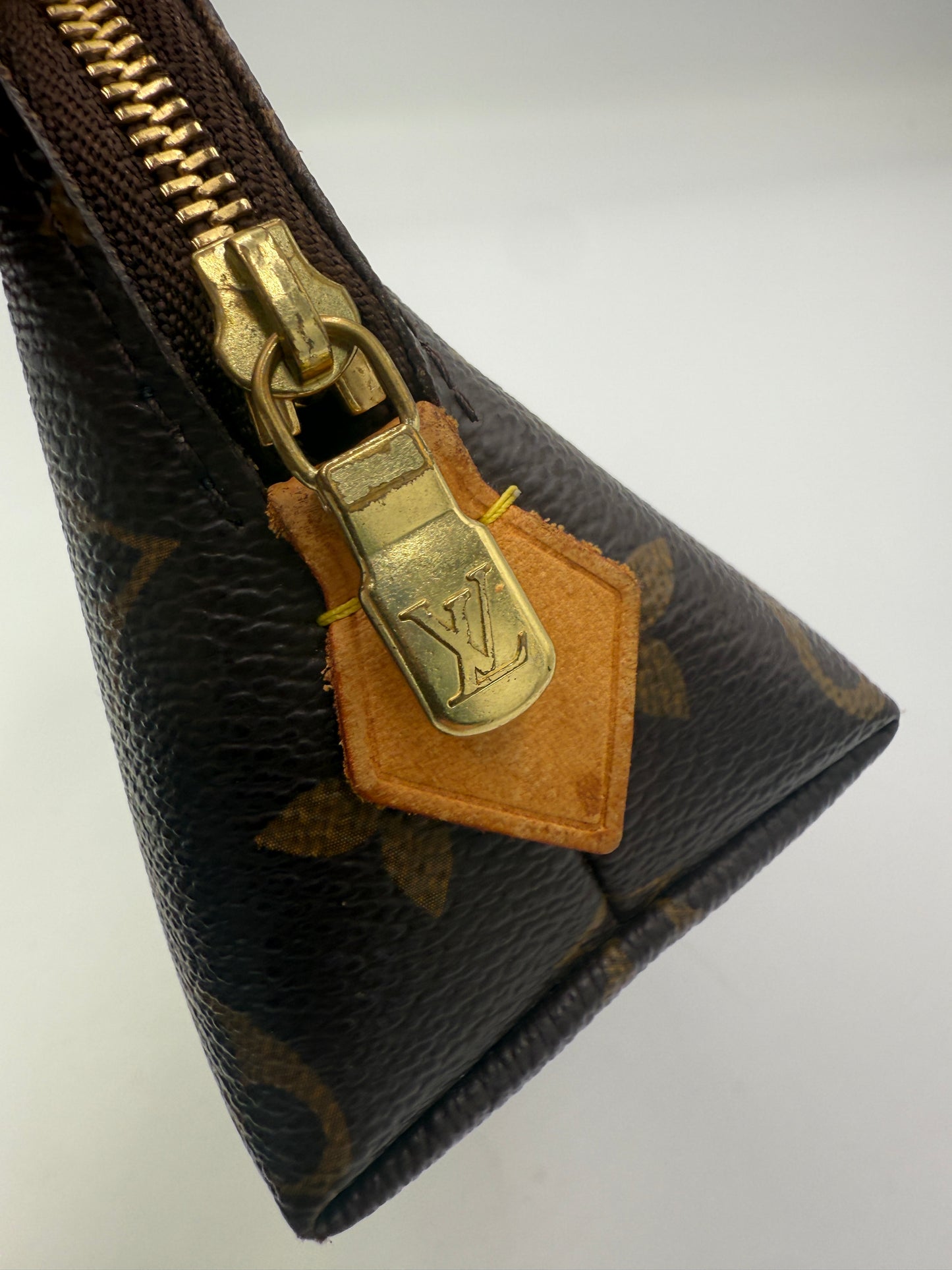 Louis Vuitton Monogram Cosmetic Pouch CA2192