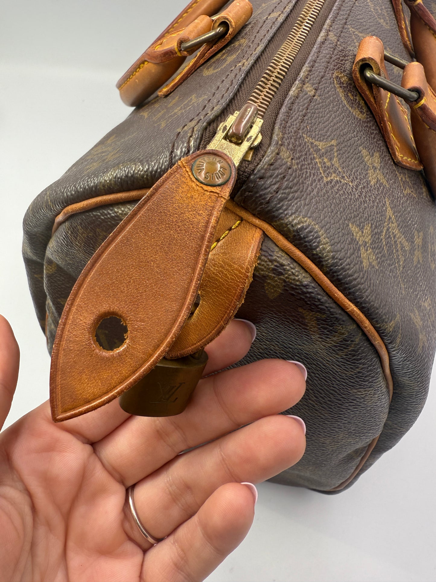 Louis Vuitton Monogram Speedy 30 cm VI1921