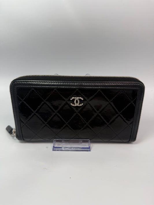 Chanel Black Patent Leather Diamond Stitched Zippy Wallet