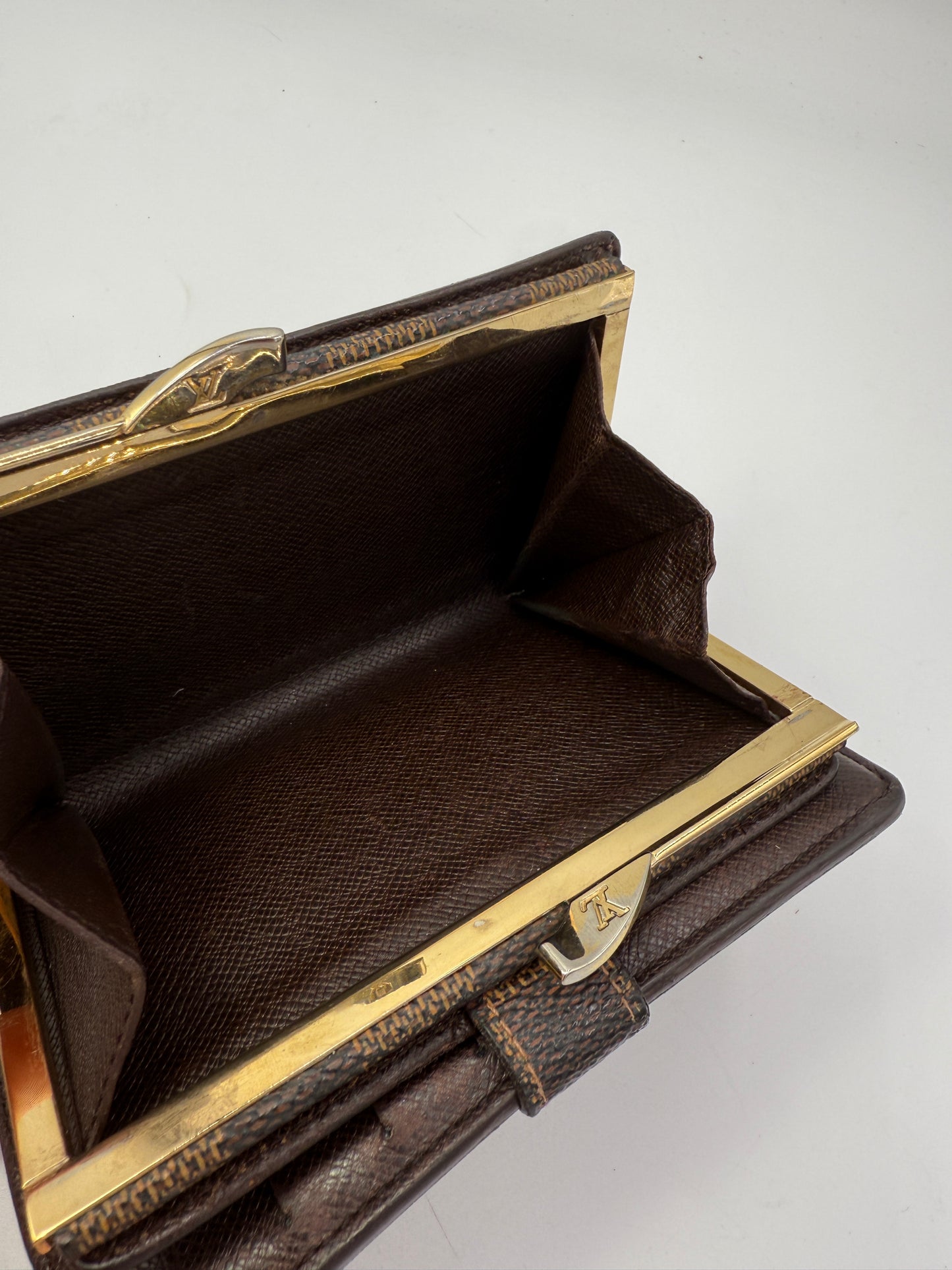 Louis Vuitton Damier Ebene Kisslock Wallet MI1002