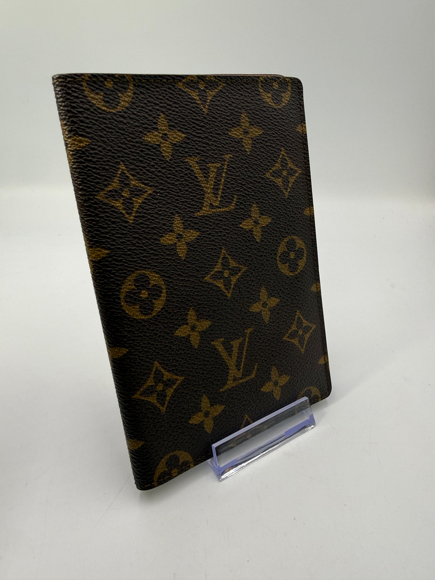 Louis Vuitton Monogram Passport Holder MI8901