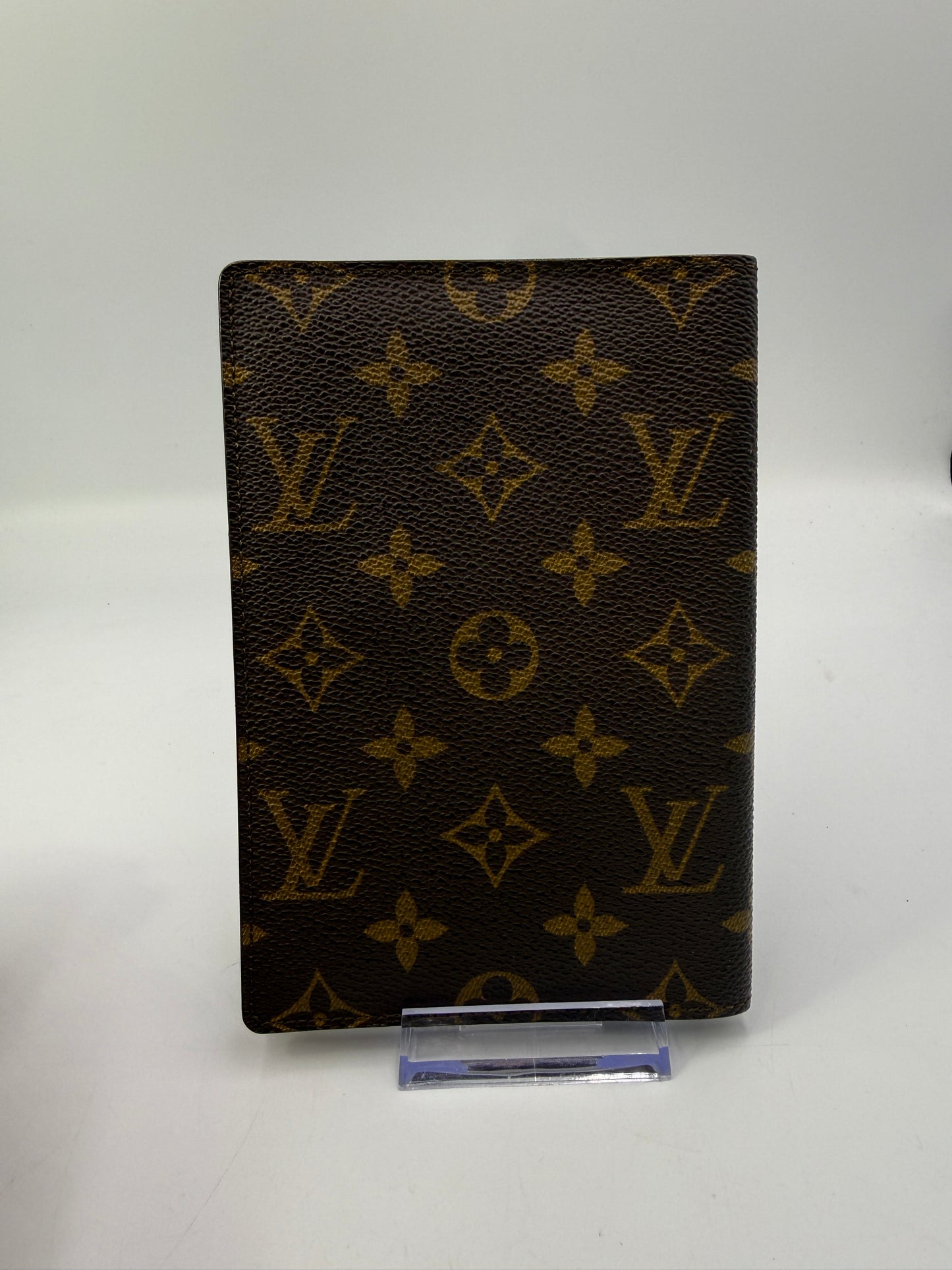 Louis Vuitton Monogram Passport Holder MI8901