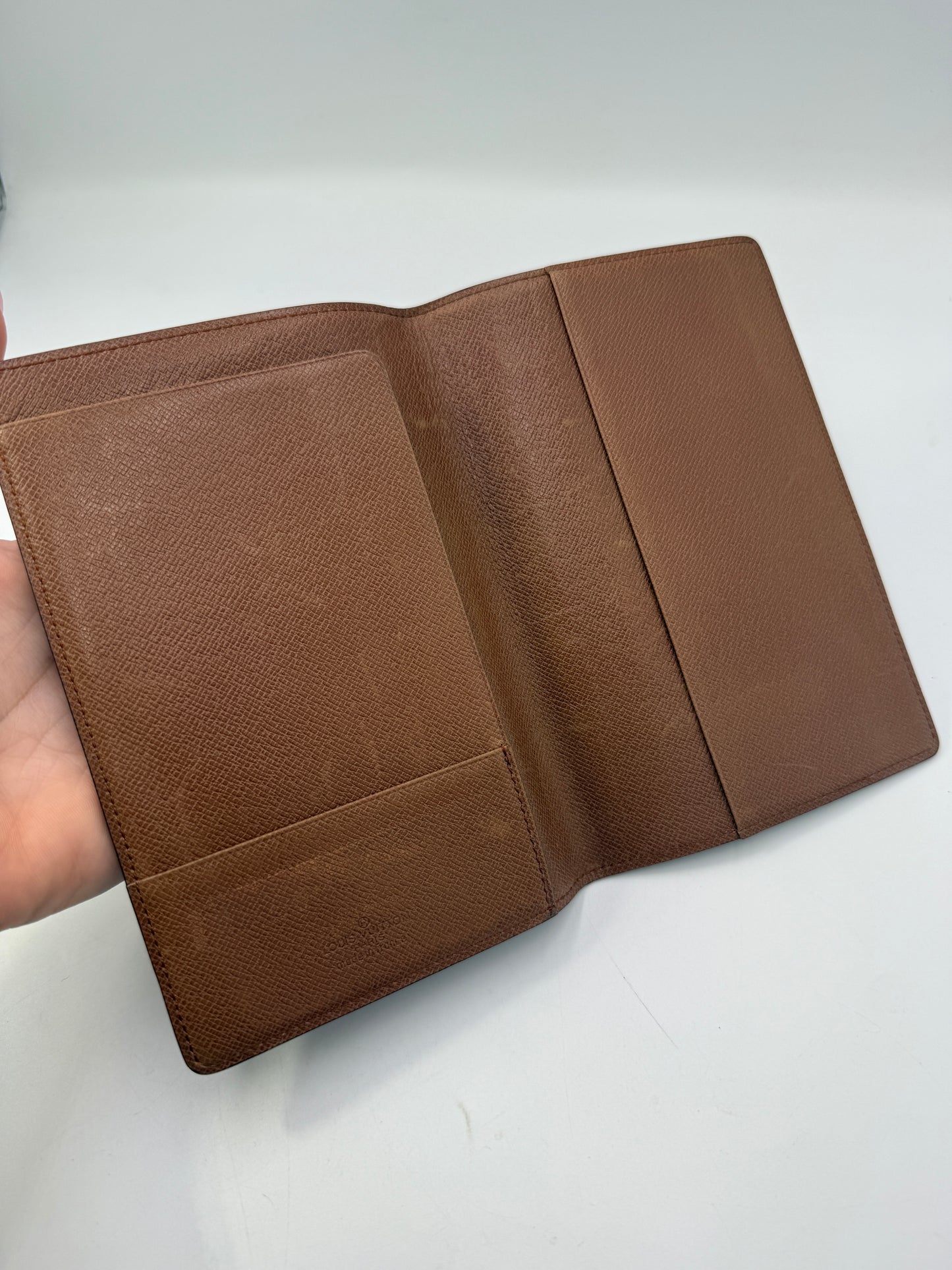 Louis Vuitton Monogram Passport Holder MI8901