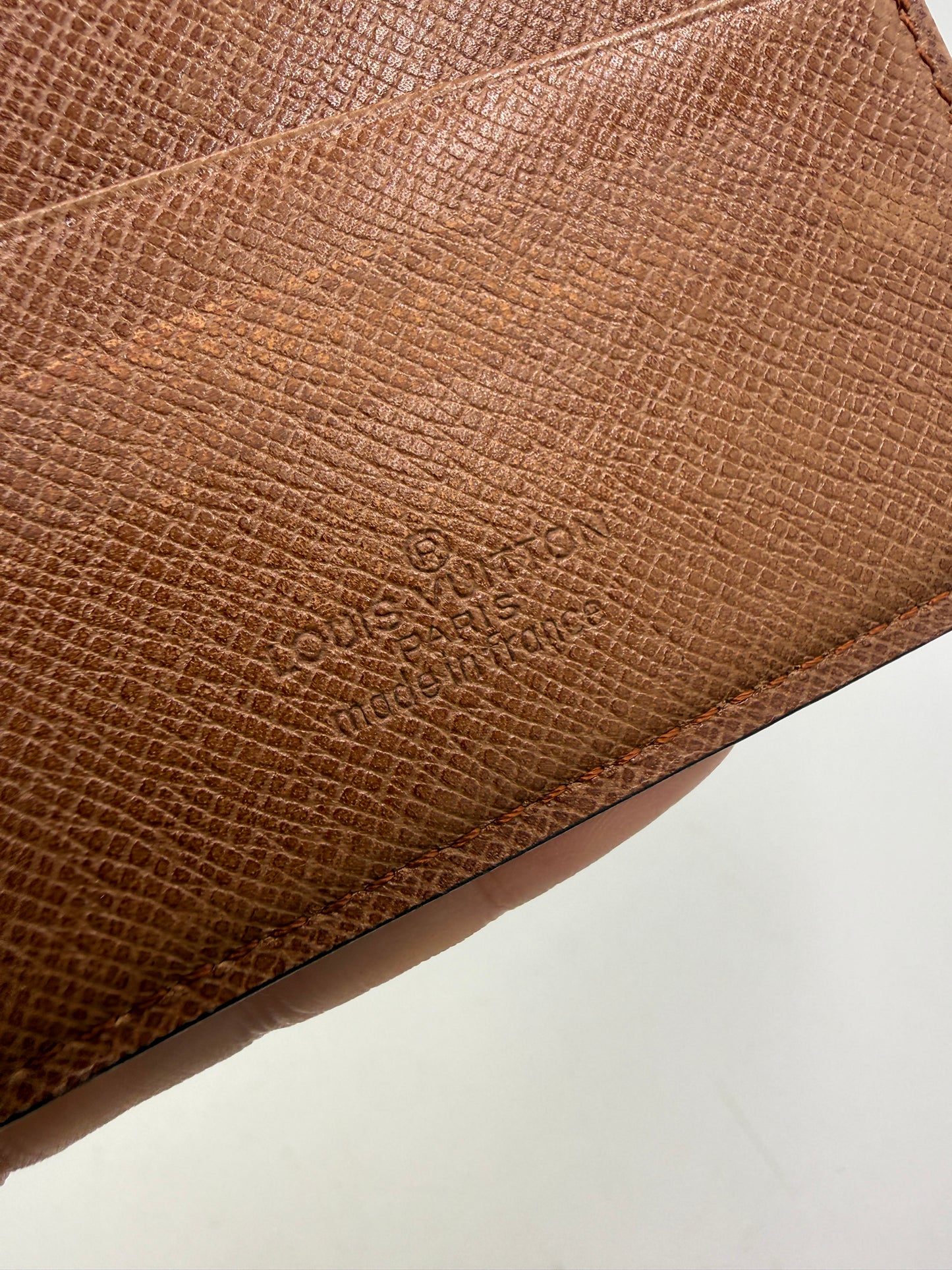 Louis Vuitton Monogram Passport Holder MI8901