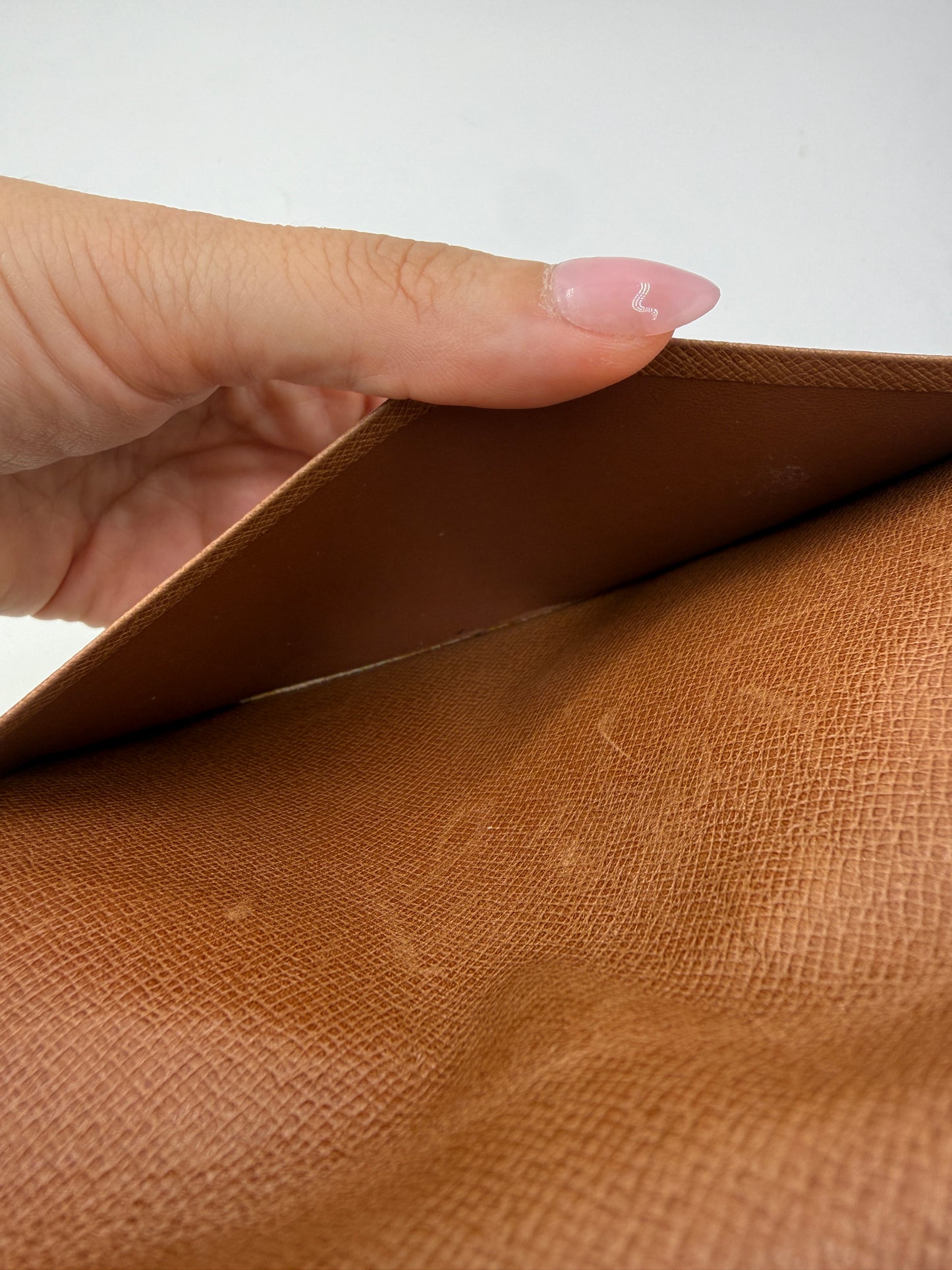 Louis Vuitton Monogram Passport Holder MI8901