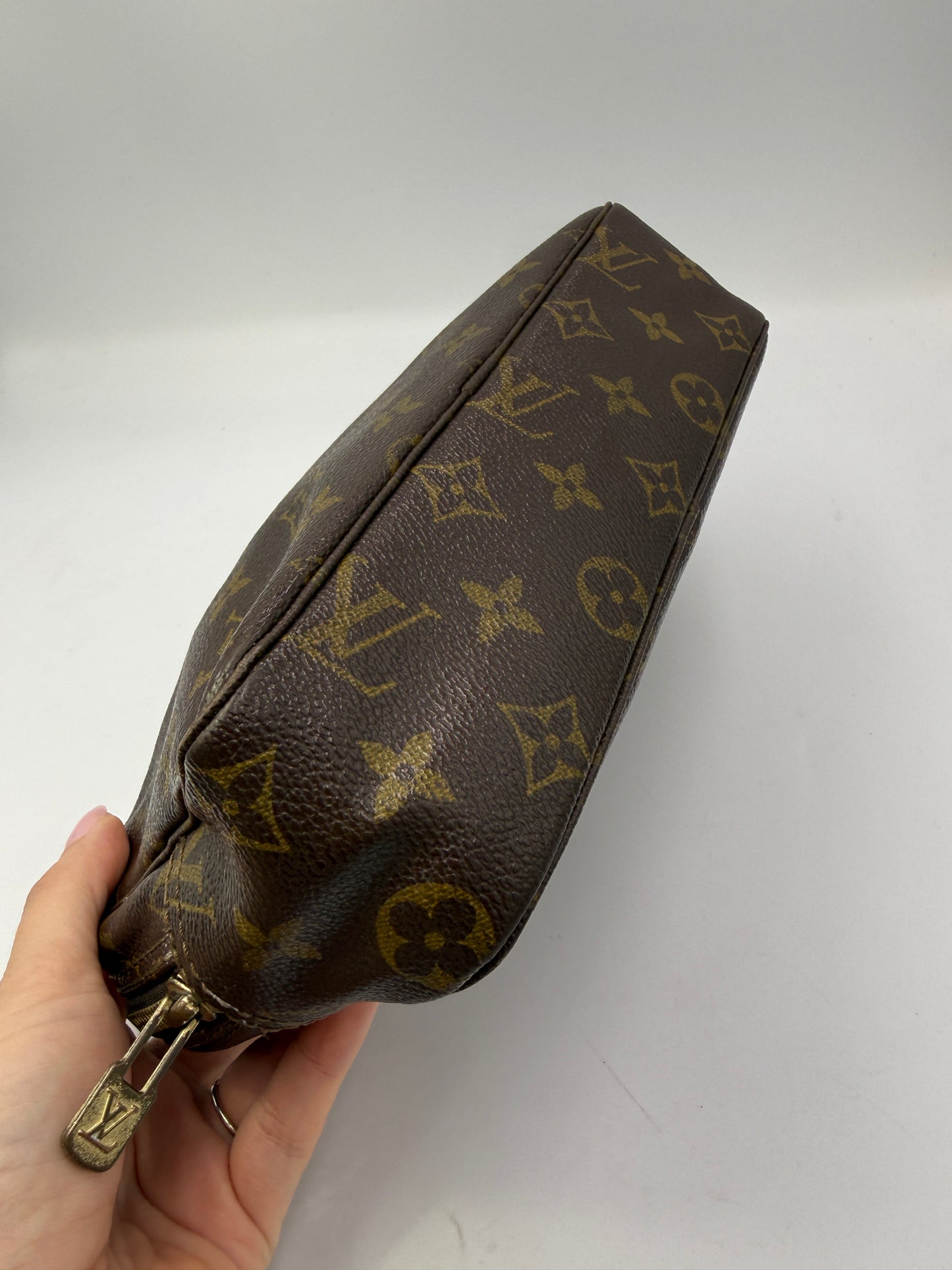 Louis Vuitton Monogram Coated Canvas Toiletry 23 cm