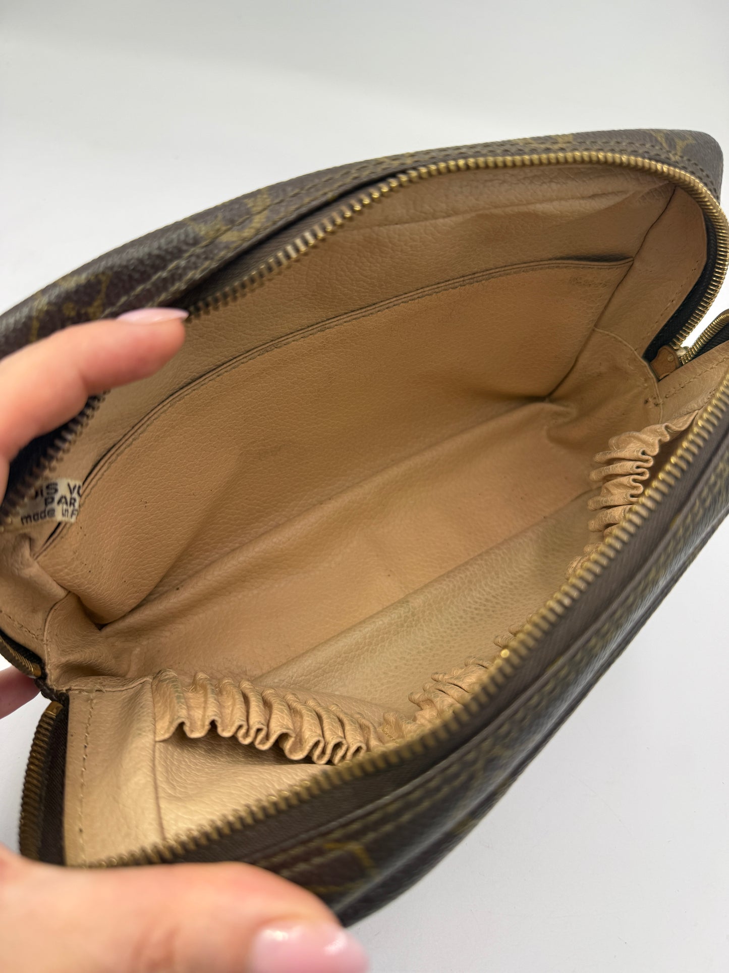 Louis Vuitton Monogram Coated Canvas Toiletry 23 cm