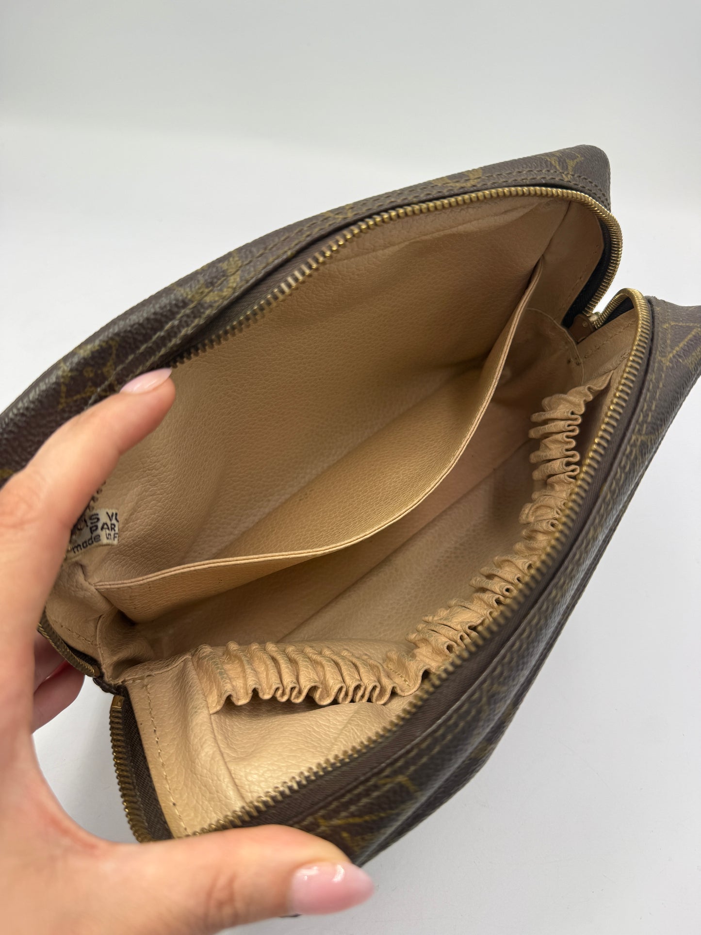 Louis Vuitton Monogram Coated Canvas Toiletry 23 cm