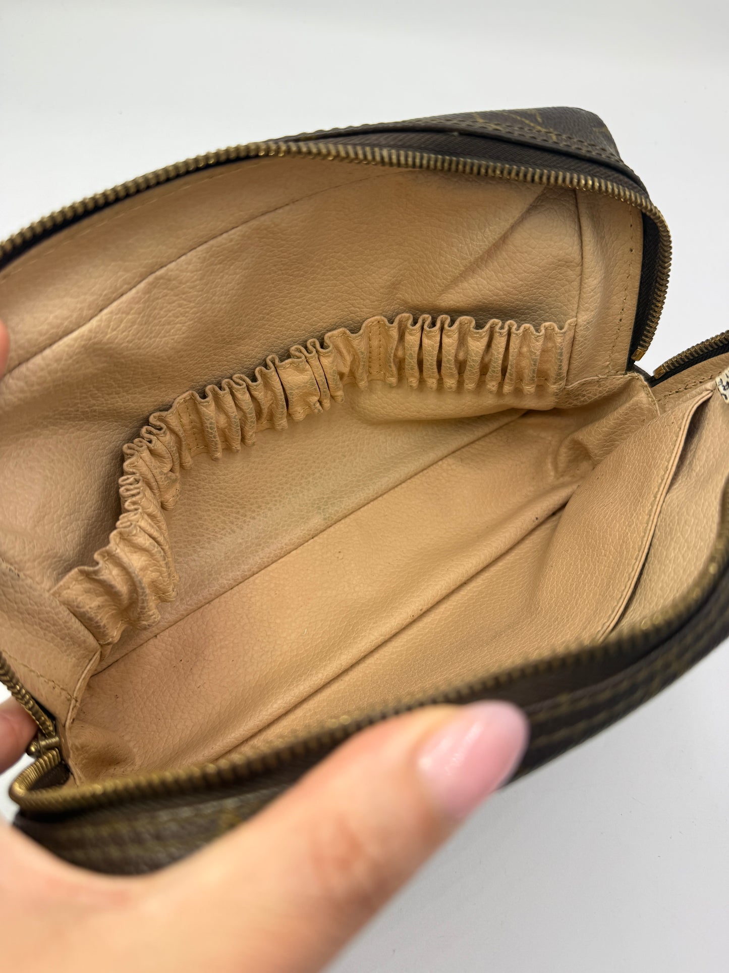 Louis Vuitton Monogram Coated Canvas Toiletry 23 cm