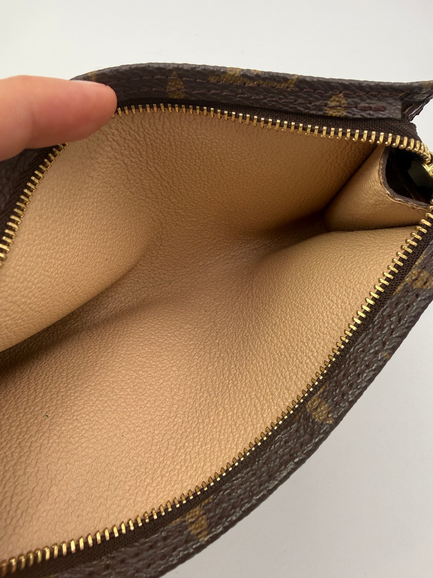 Louis Vuitton Monogram Canvas Bucket Pochette 17 cm AR0080