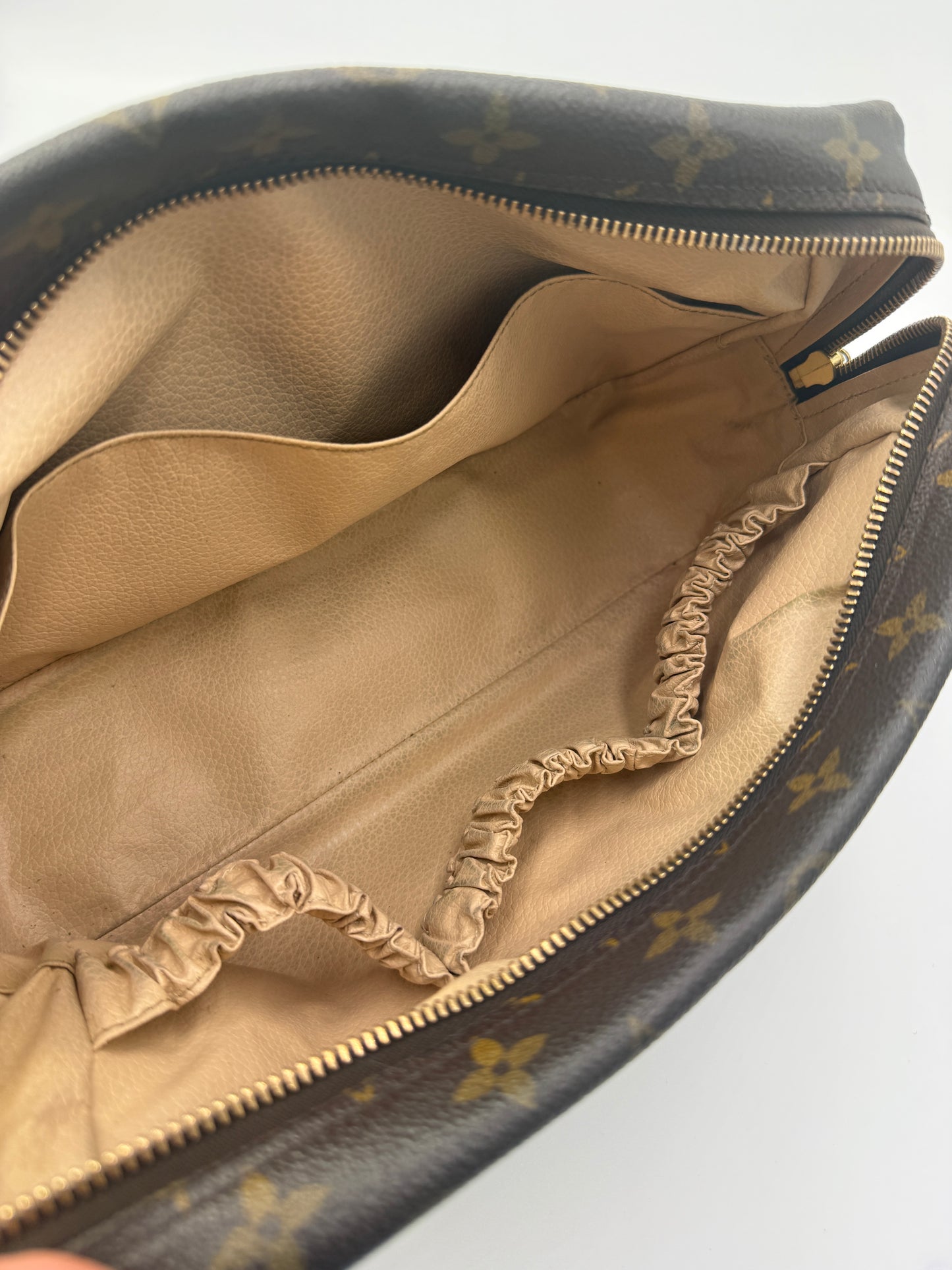 Louis Vuitton Monogram Coated Canvas Toiletry 28 cm NO8904