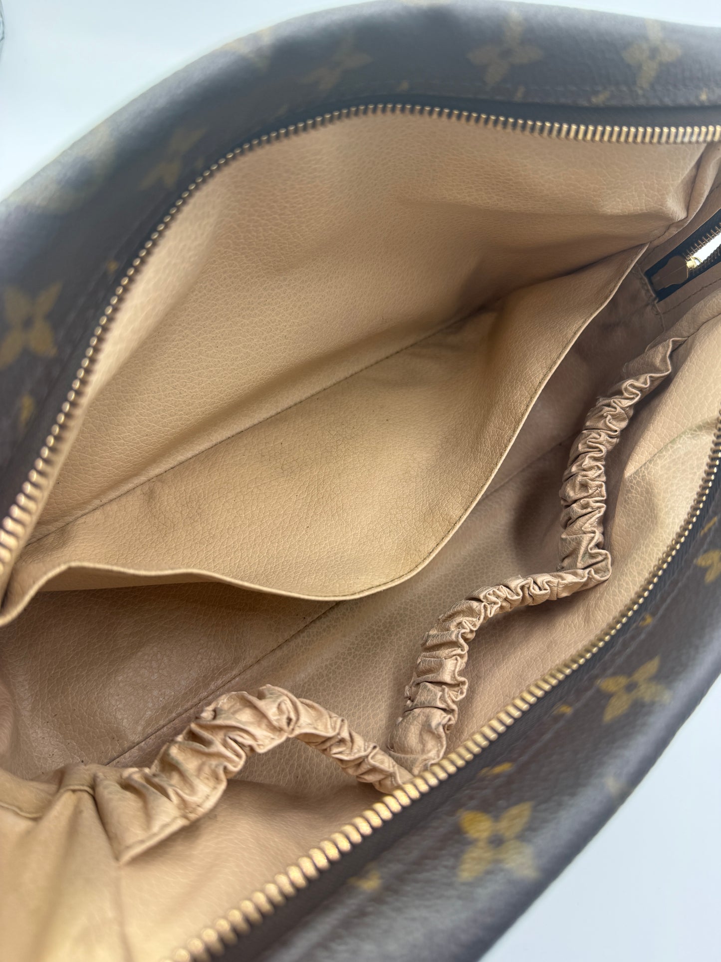 Louis Vuitton Monogram Coated Canvas Toiletry 28 cm NO8904