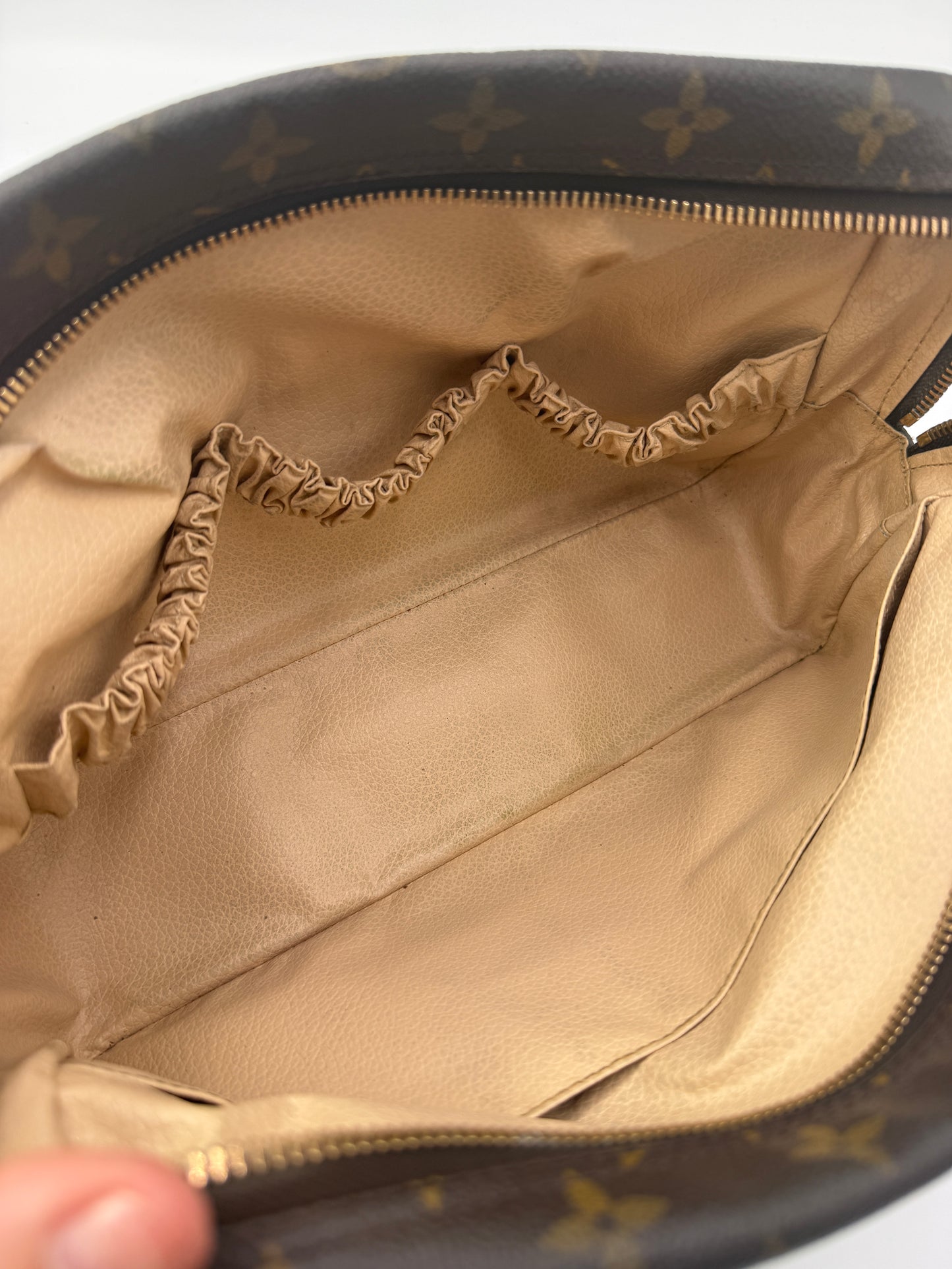 Louis Vuitton Monogram Coated Canvas Toiletry 28 cm NO8904