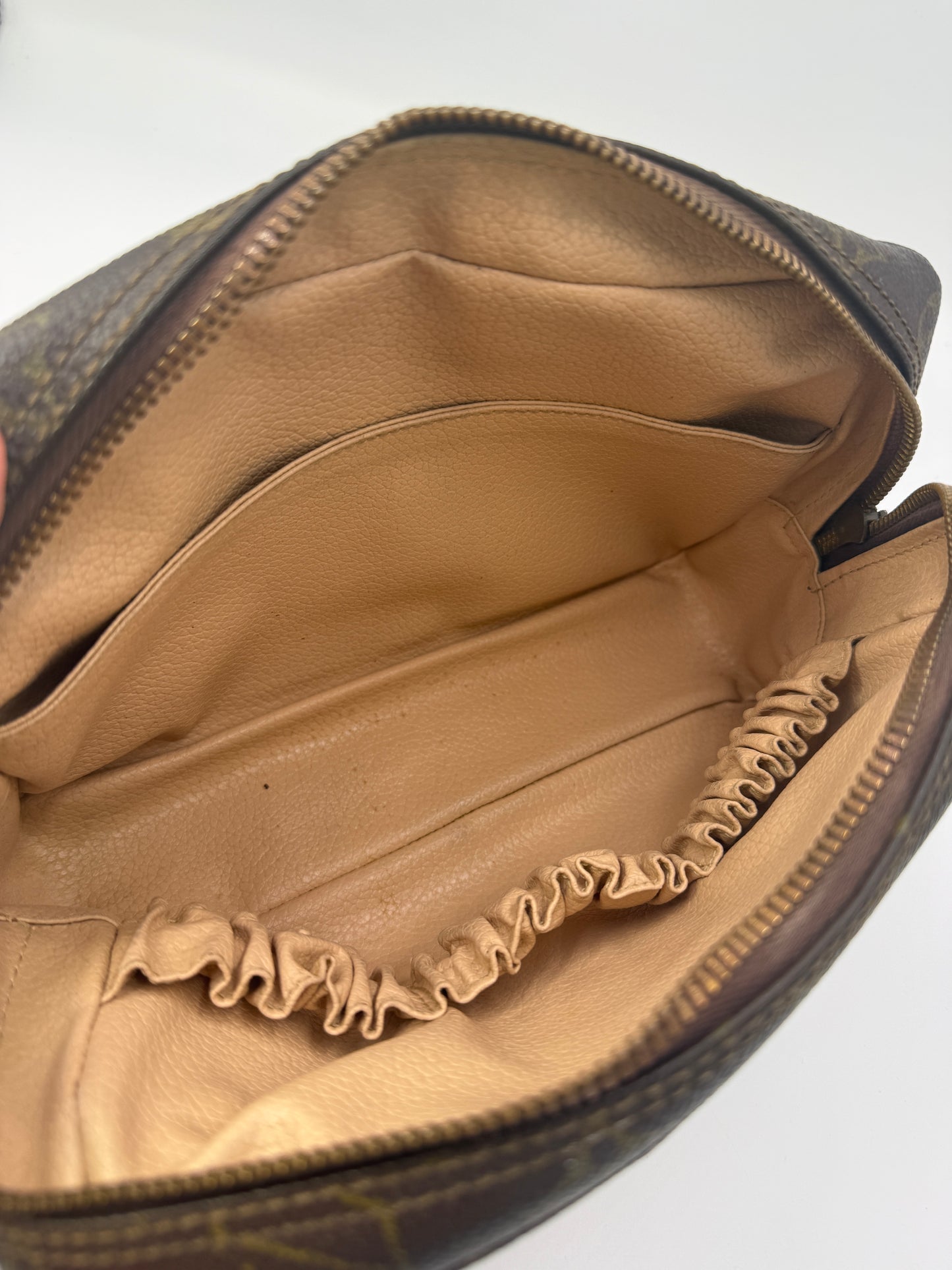 Louis Vuitton Monogram Coated Canvas Toiletry 23 cm 822