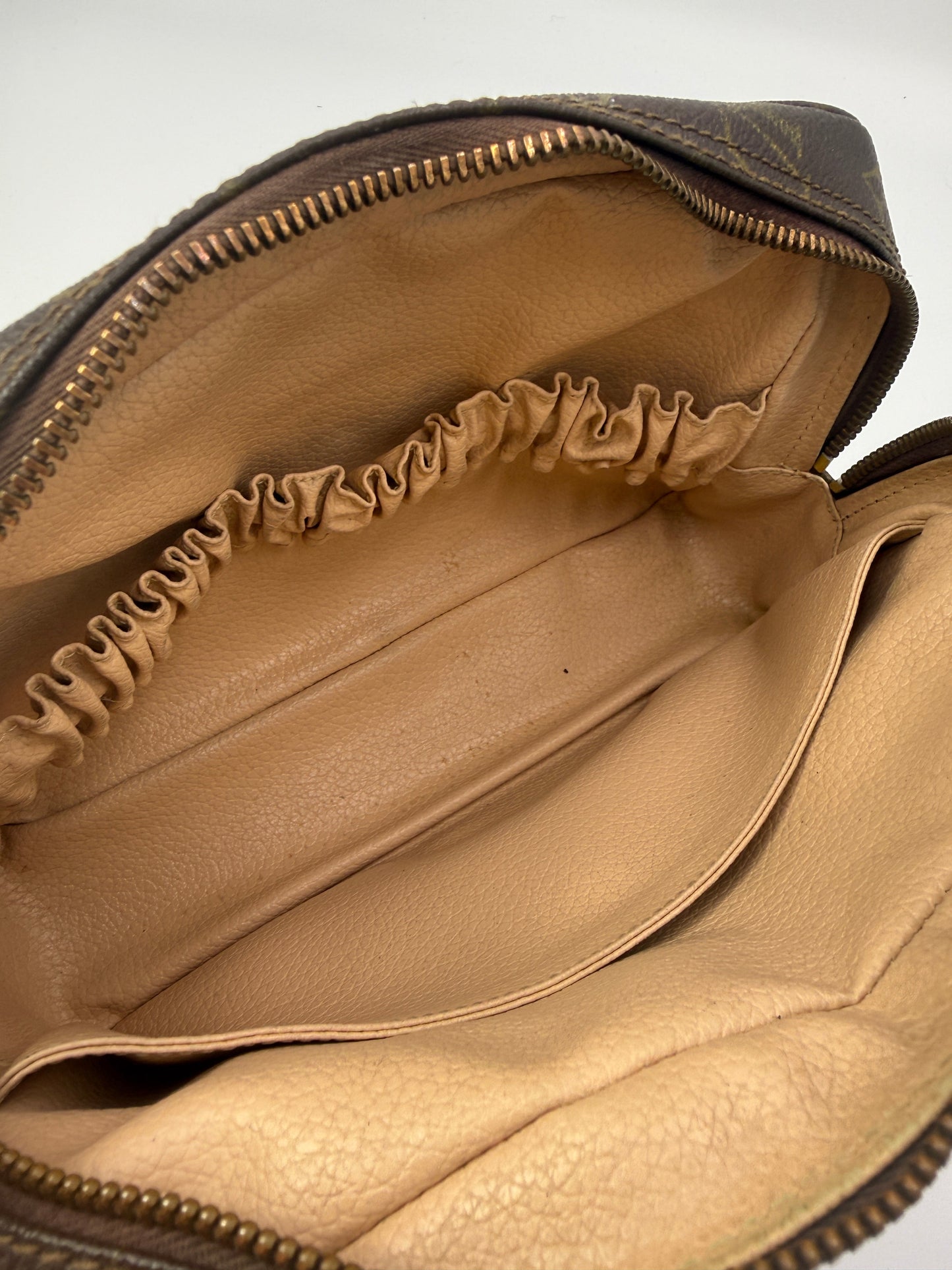 Louis Vuitton Monogram Coated Canvas Toiletry 23 cm 822