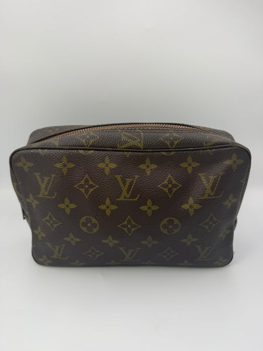 Louis Vuitton Monogram Coated Canvas Toiletry 23 cm 822