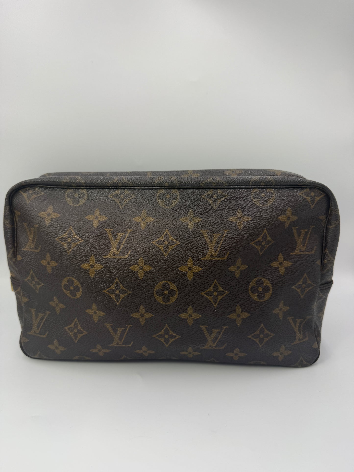 Louis Vuitton Monogram Coated Canvas Toiletry 28 cm NO8904