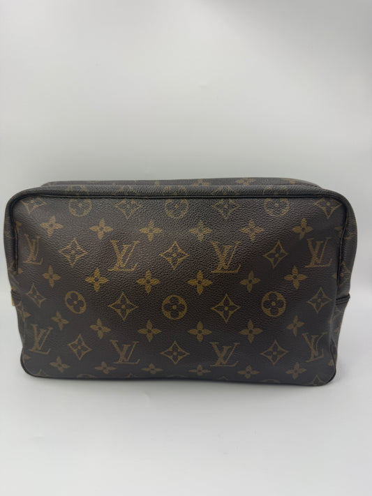 Louis Vuitton Monogram Coated Canvas Toiletry 28 cm NO8904