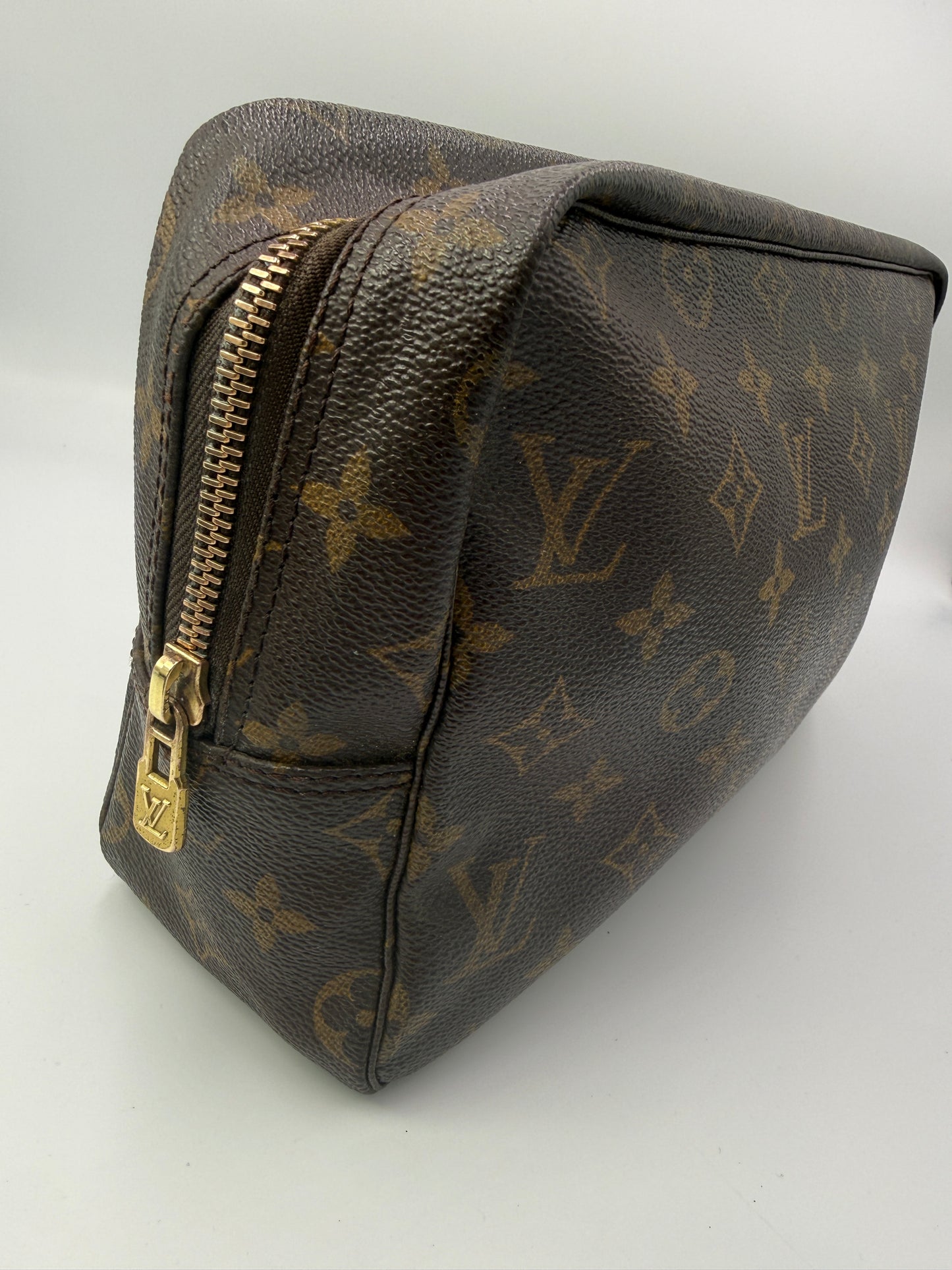 Louis Vuitton Monogram Coated Canvas Toiletry 28 cm NO8904