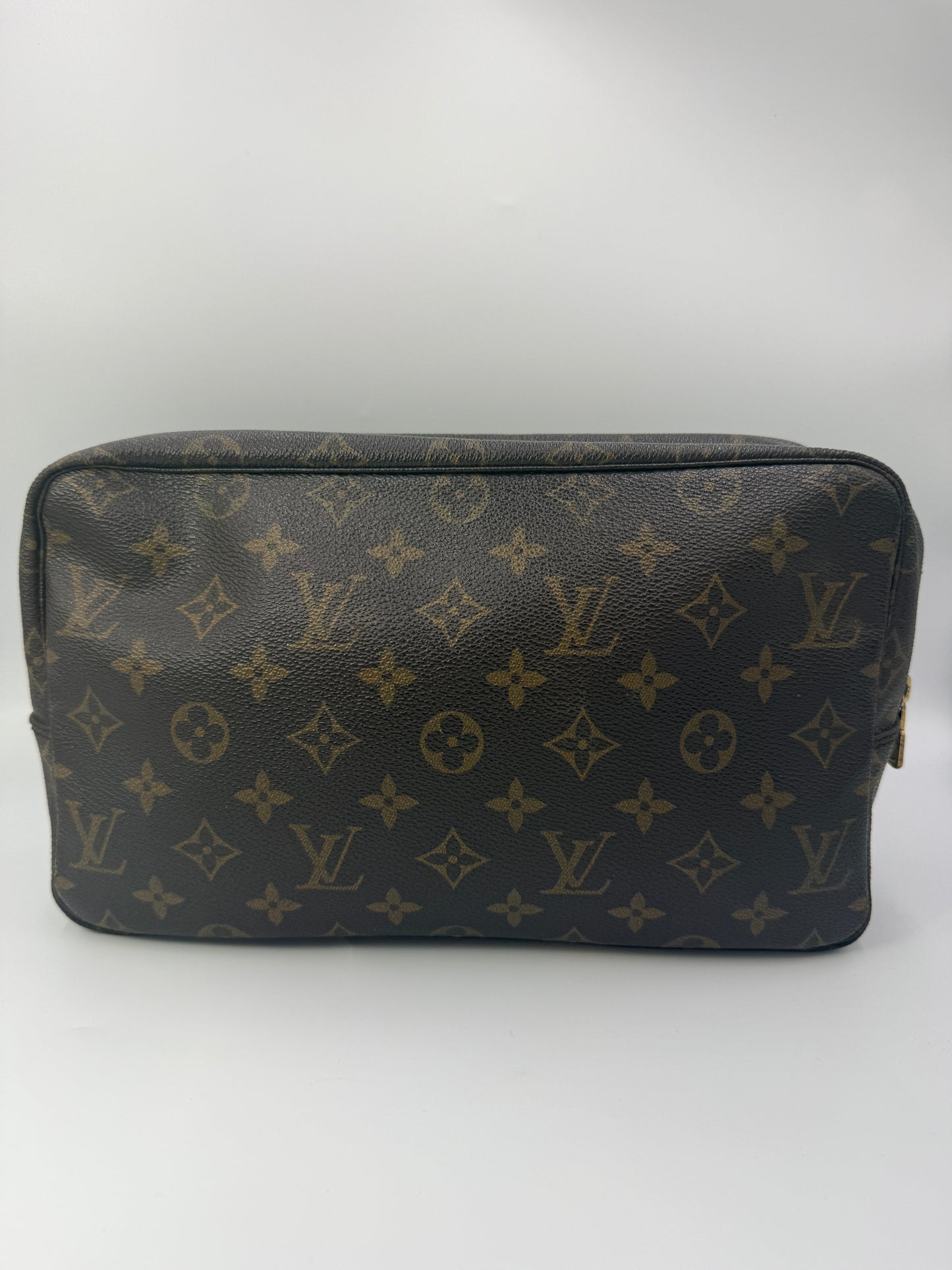 Louis Vuitton Monogram Coated Canvas Toiletry 28 cm NO8904