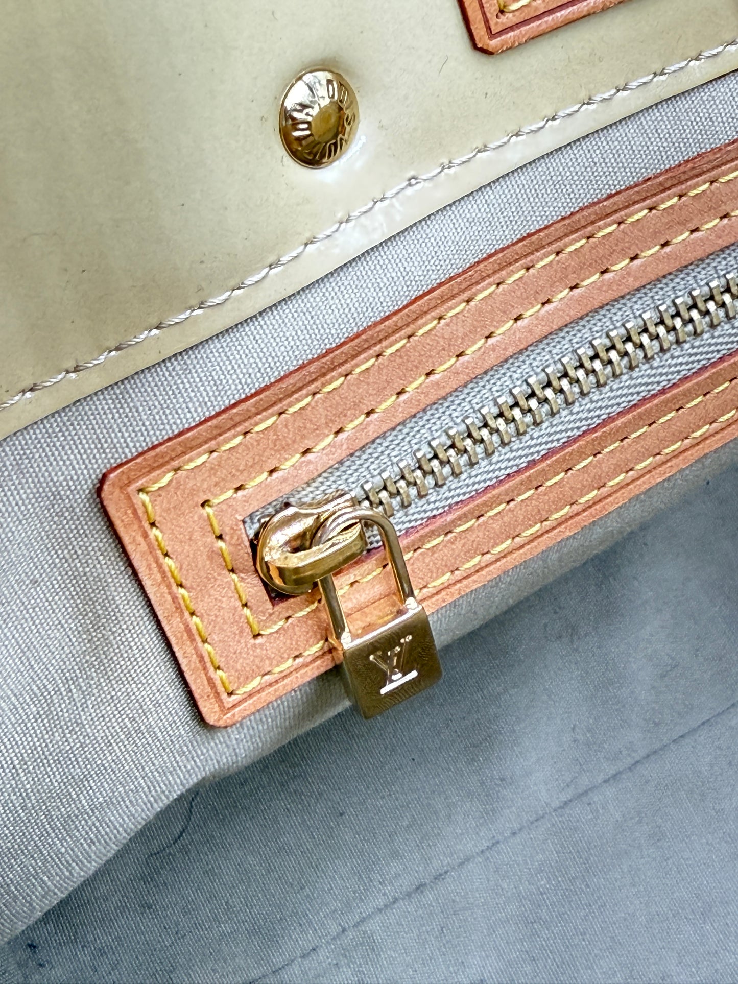 Louis Vuitton Vernis Gold Reade PM MI0092