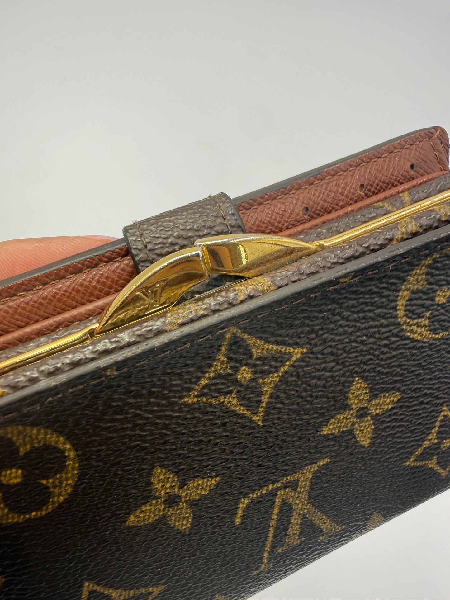 Louis Vuitton Monogram Coated Canvas Kisslock Wallet CA1021
