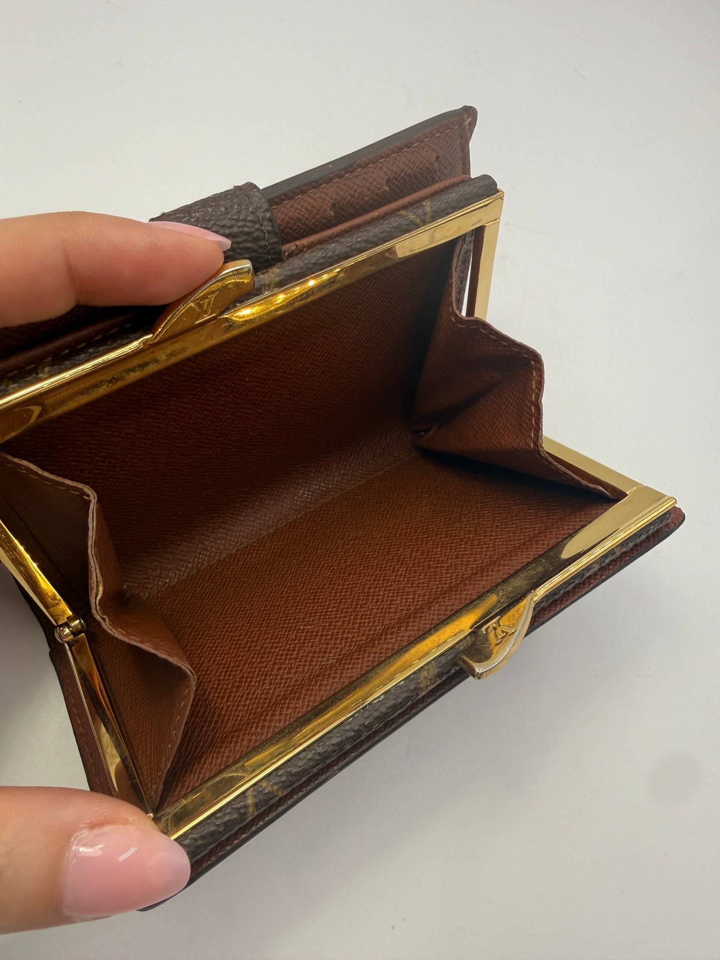 Louis Vuitton Monogram Coated Canvas Kisslock Wallet CA1021