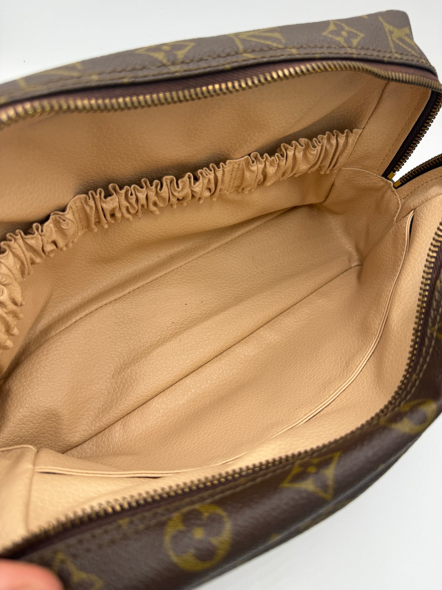 Louis Vuitton Monogram Coated Canvas Toiletry 28 cm