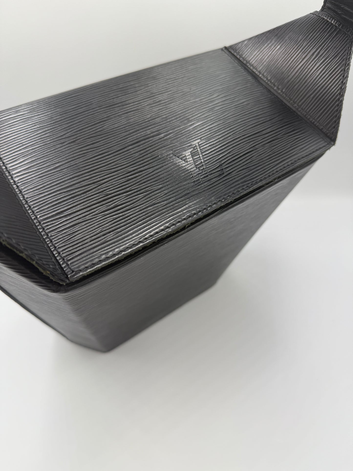 Louis Vuitton Black Epi Leather Sac Seau VI0912