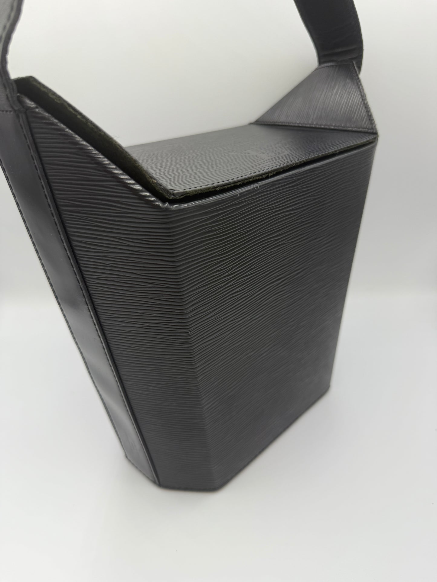 Louis Vuitton Black Epi Leather Sac Seau VI0912