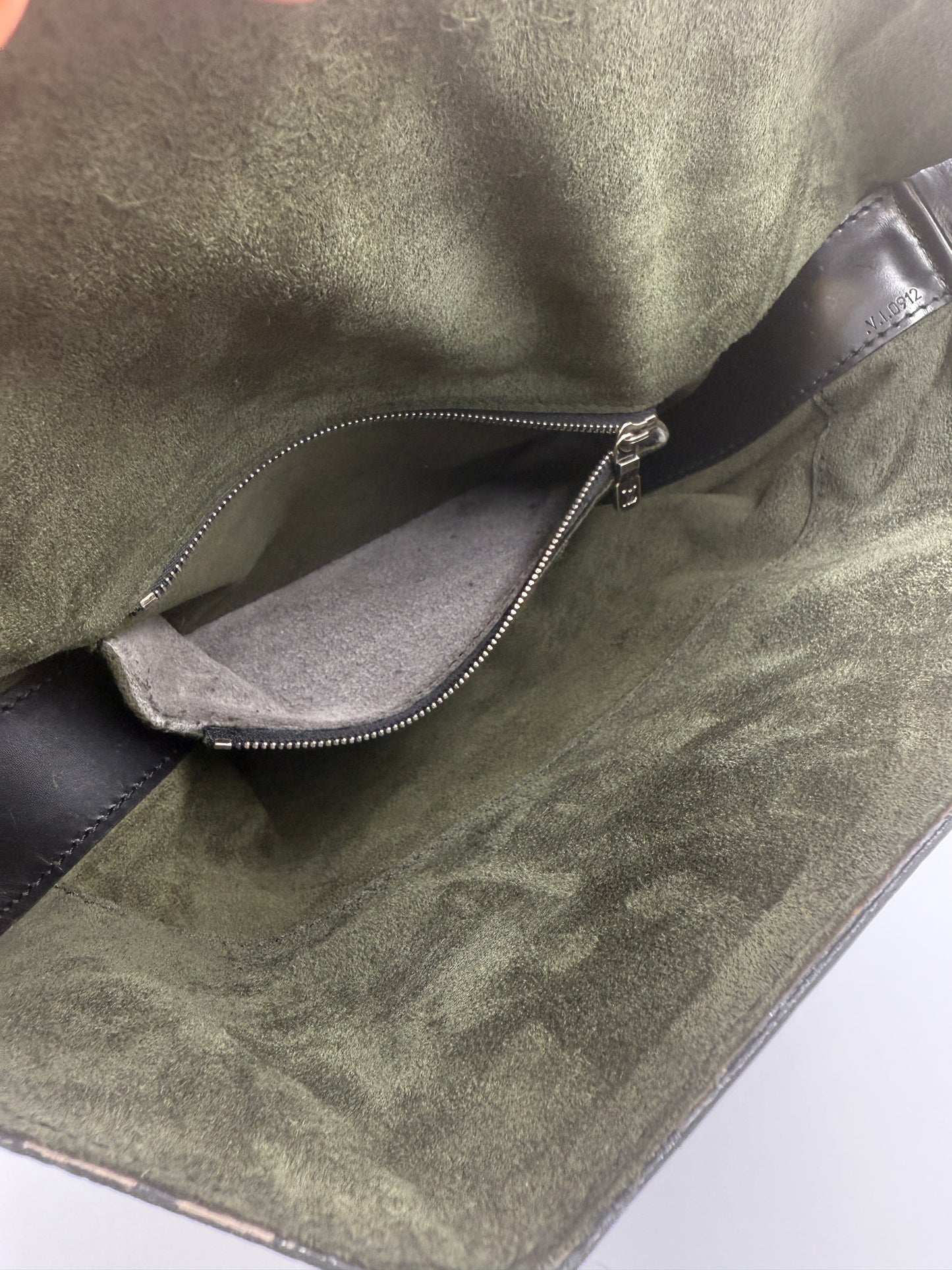Louis Vuitton Black Epi Leather Sac Seau VI0912