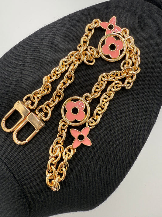 Unbranded Pink Clover Bag Charm 24"