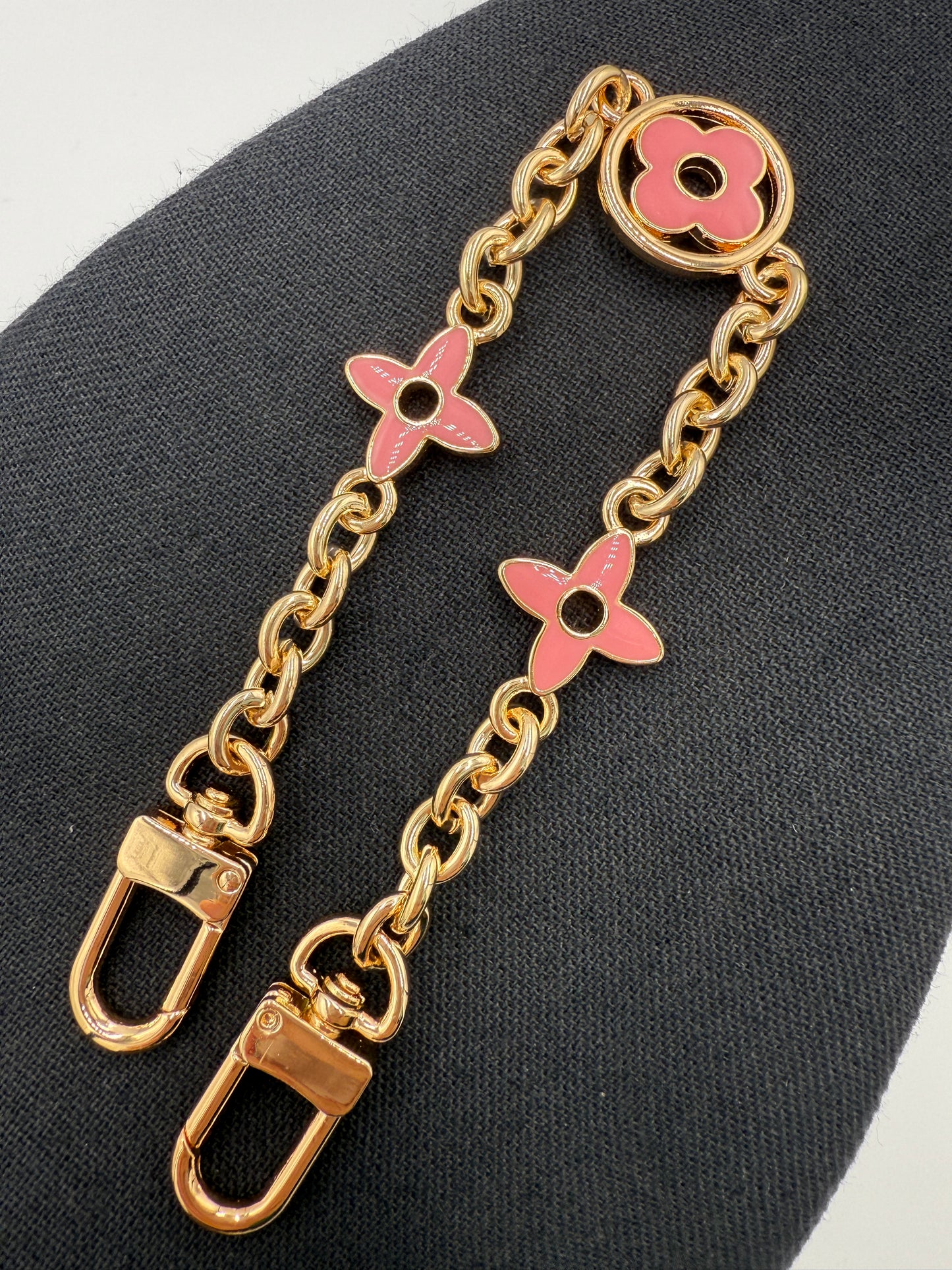 Unbranded Pink Clover Bag Charm 10"
