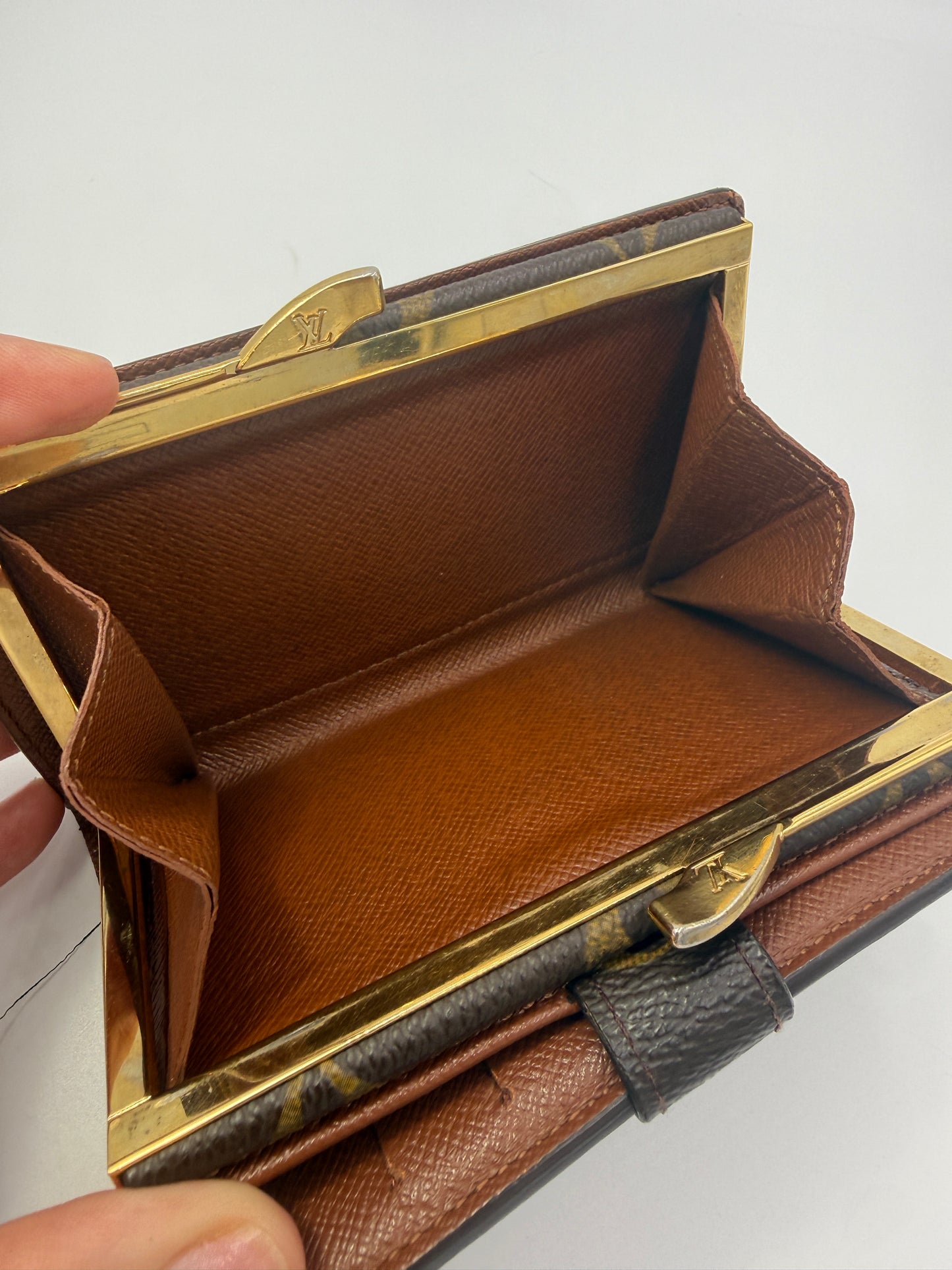 Louis Vuitton Monogram Coated Canvas Kisslock Wallet TH0054