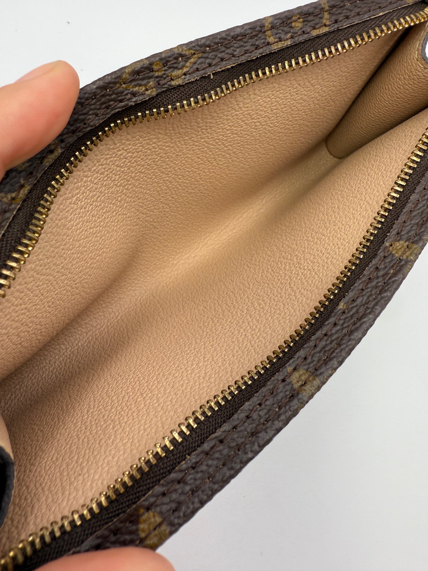 Louis Vuitton Monogram Coated Canvas Toiletry 19 cm