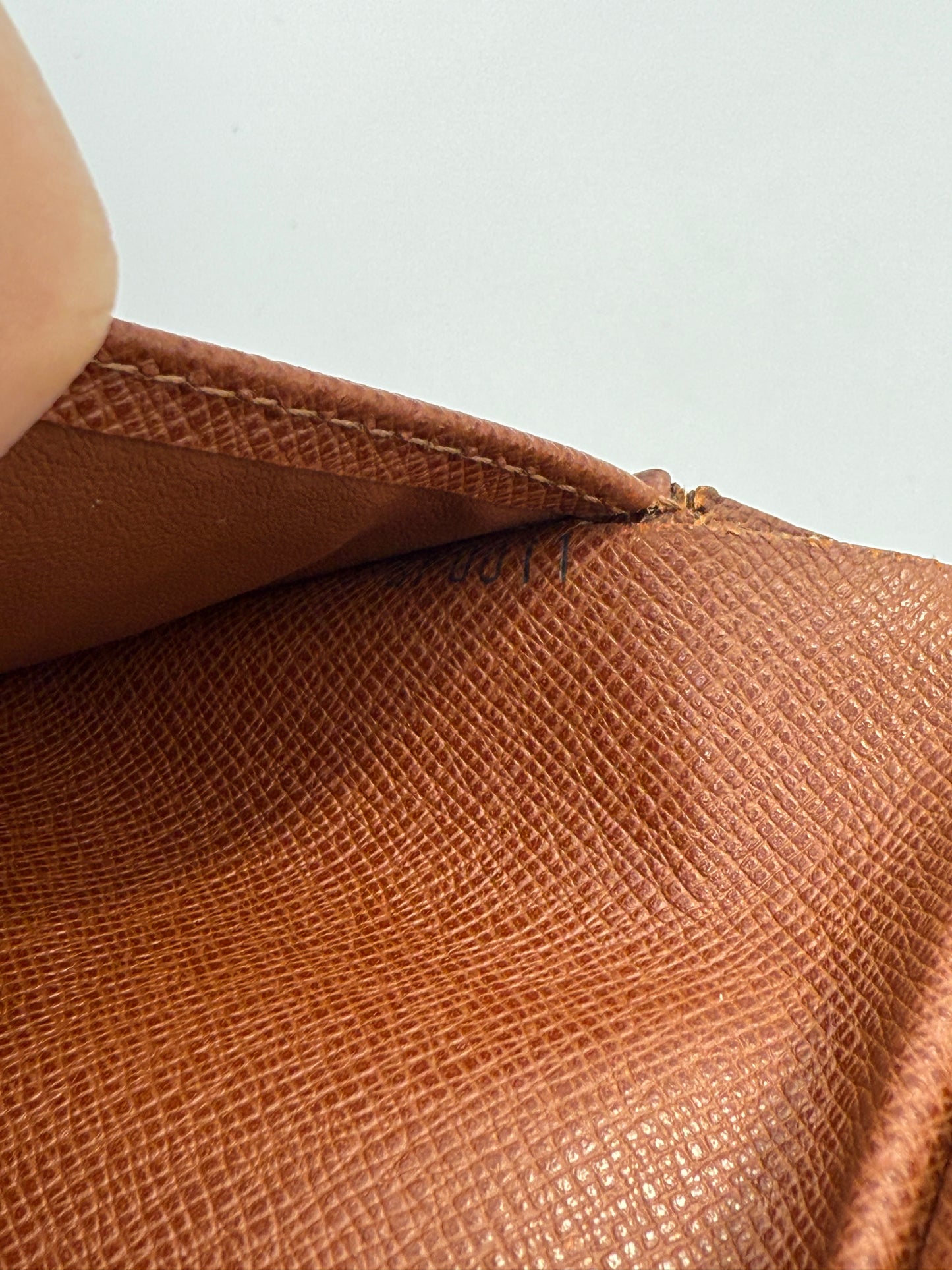 Louis Vuitton Monogram Compact International Wallet SP0011