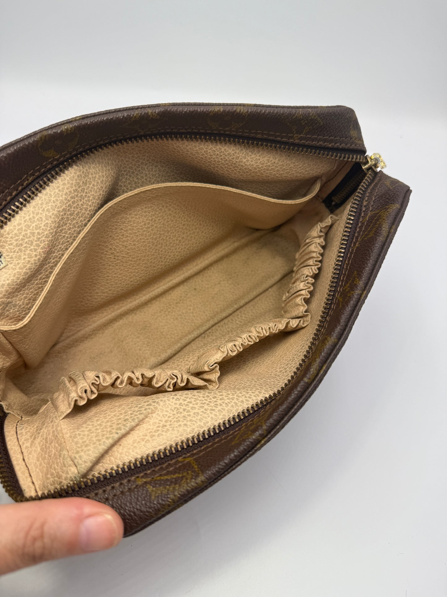 Louis Vuitton Monogram Coated Canvas Toiletry 23 cm