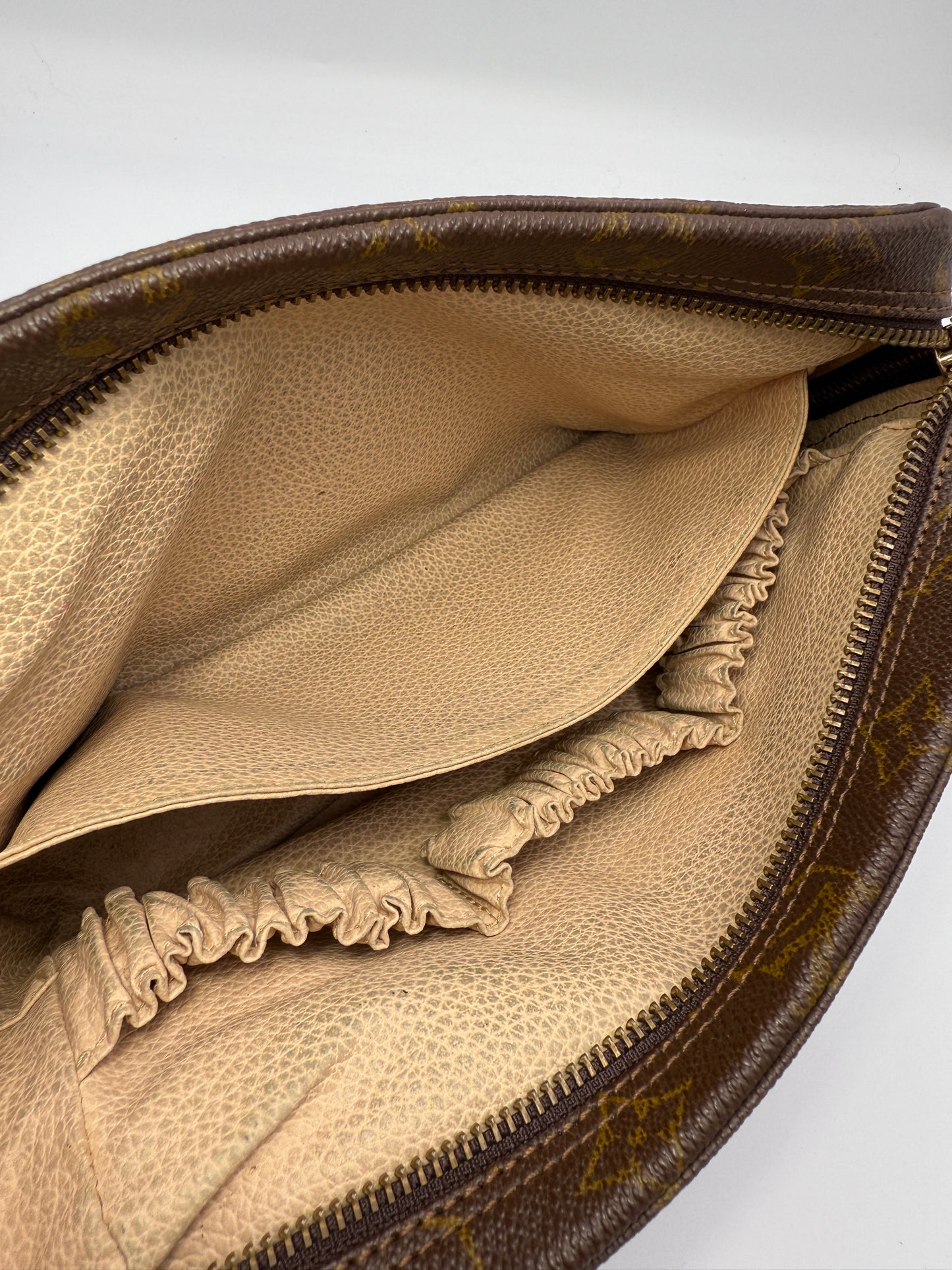 Louis Vuitton Monogram Coated Canvas Toiletry 23 cm