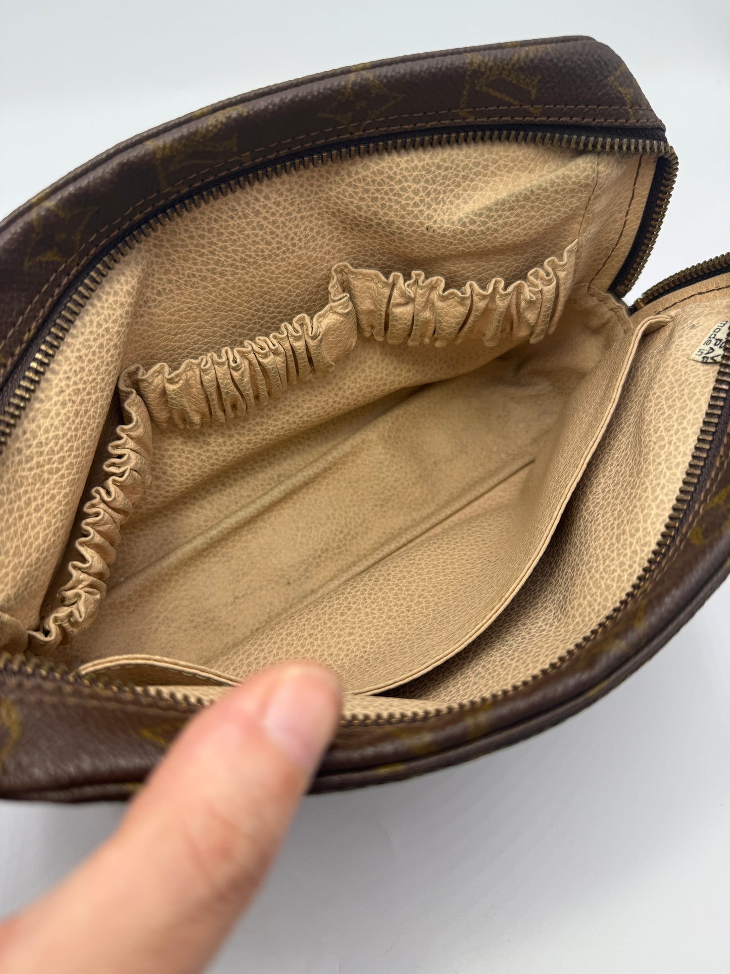 Louis Vuitton Monogram Coated Canvas Toiletry 23 cm