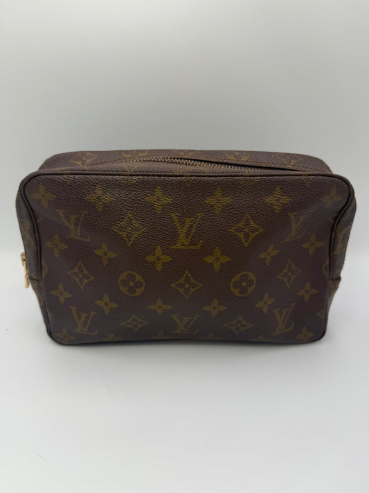 Louis Vuitton Monogram Coated Canvas Toiletry 23 cm