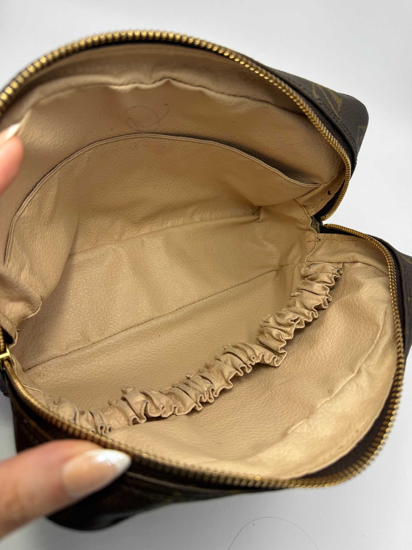 Louis Vuitton Monogram Coated Canvas Toiletry 23 cm 834
