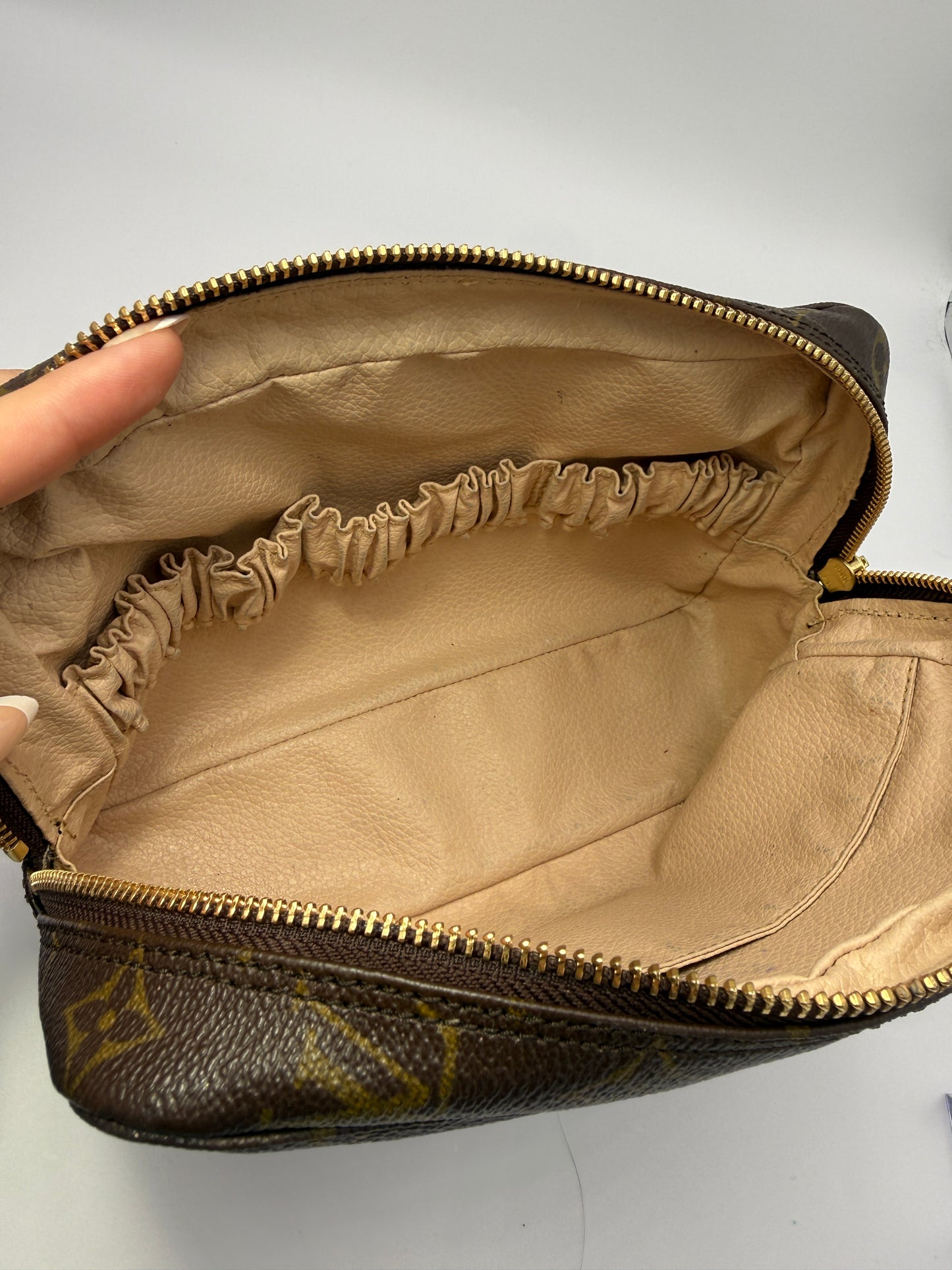 Louis Vuitton Monogram Coated Canvas Toiletry 23 cm 834
