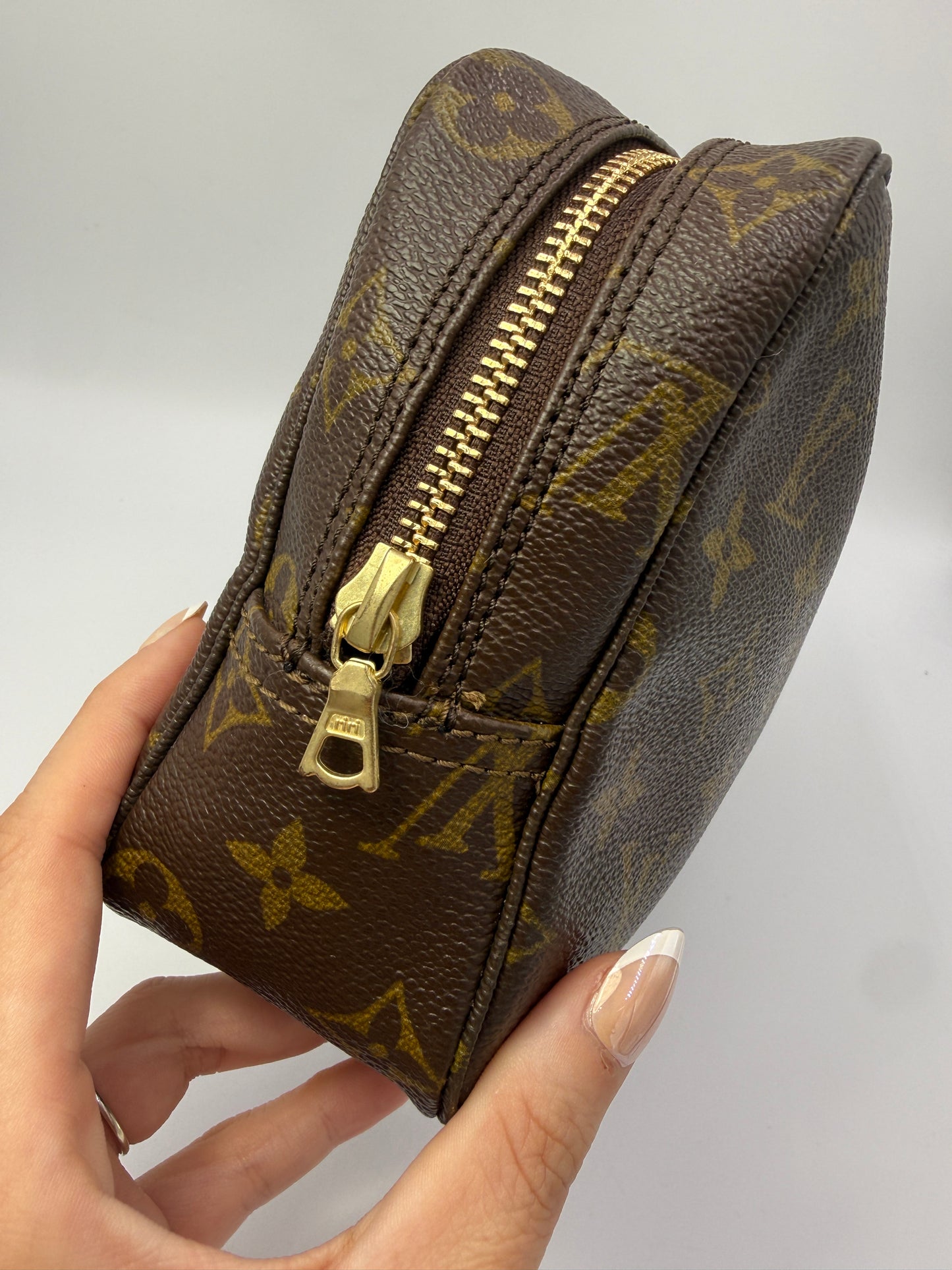 Louis Vuitton Monogram Coated Canvas Toiletry 23 cm 834