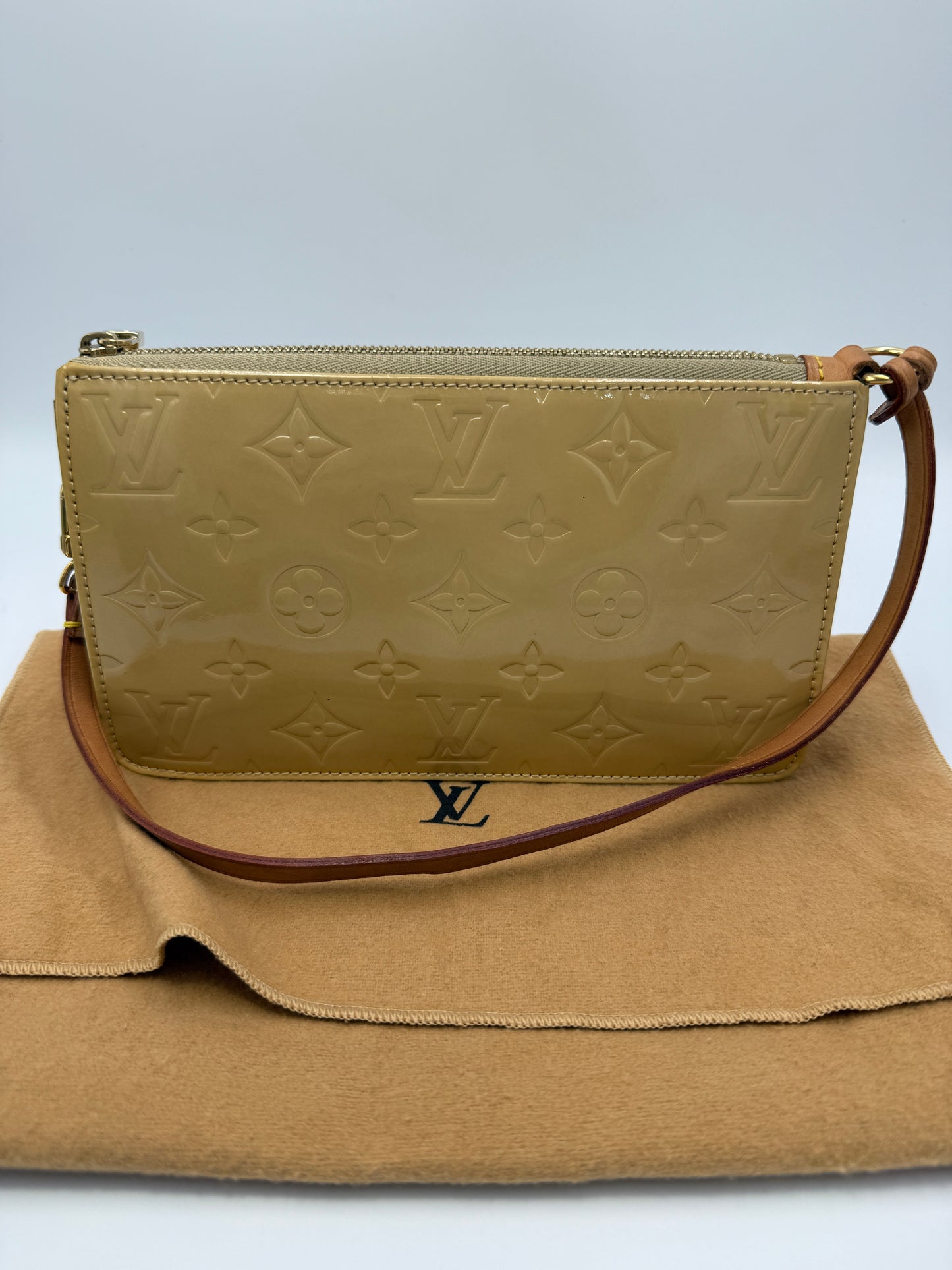 Louis Vuitton Vernis Gold Beige Lexington Pochette with Strap VI1102