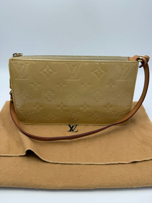 Louis Vuitton Vernis Gold Beige Lexington Pochette with Strap VI1102