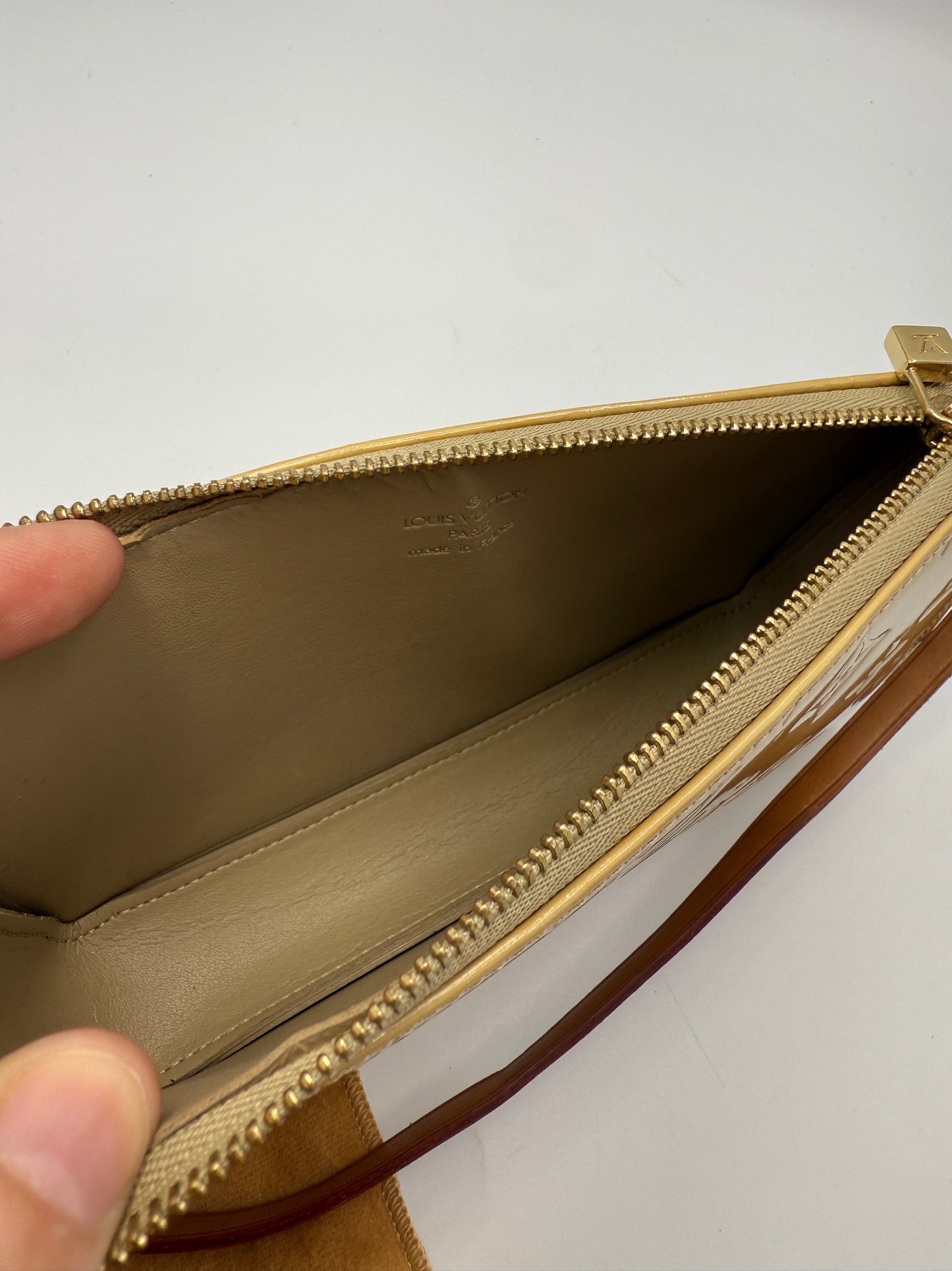 Louis Vuitton Vernis Gold Beige Lexington Pochette with Strap VI1102