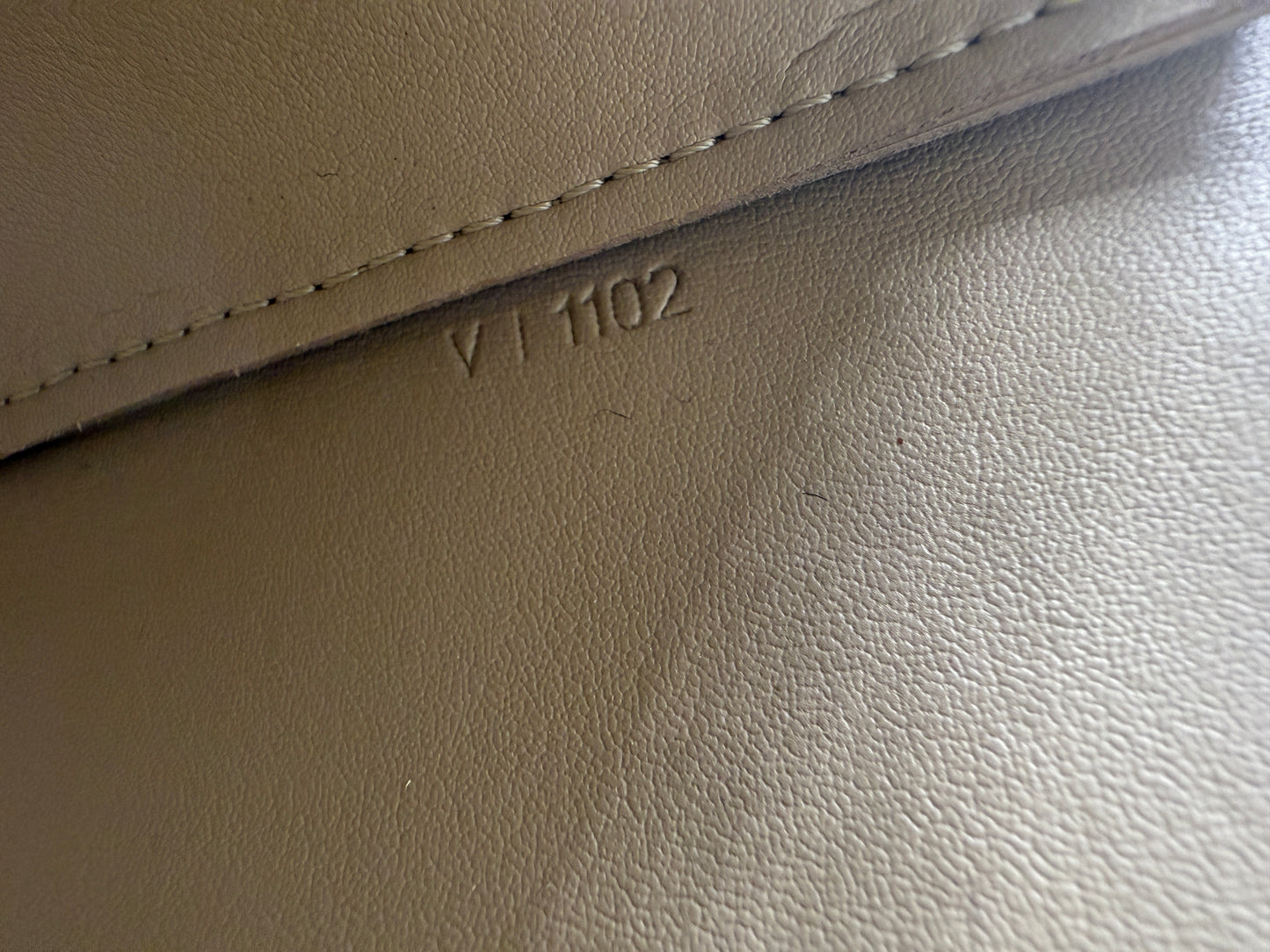 Louis Vuitton Vernis Gold Beige Lexington Pochette with Strap VI1102