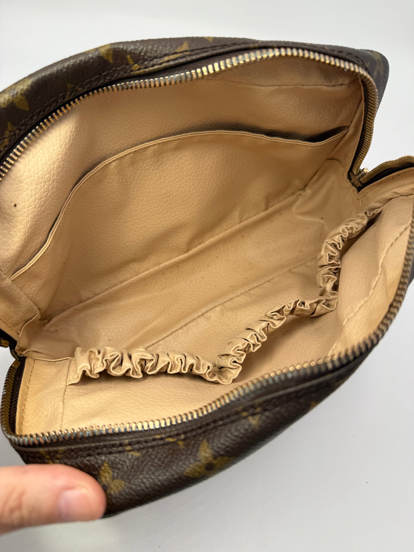 Louis Vuitton Monogram Coated Canvas Toiletry 23 cm